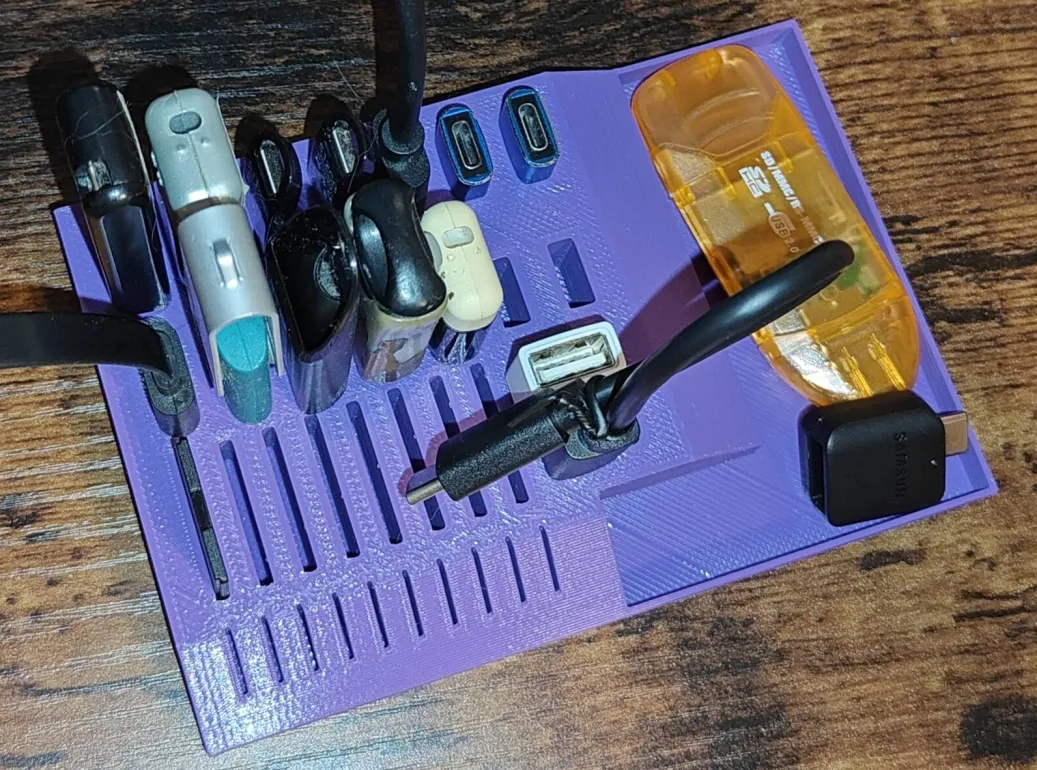 Toy Vo's USB Holder with Tray