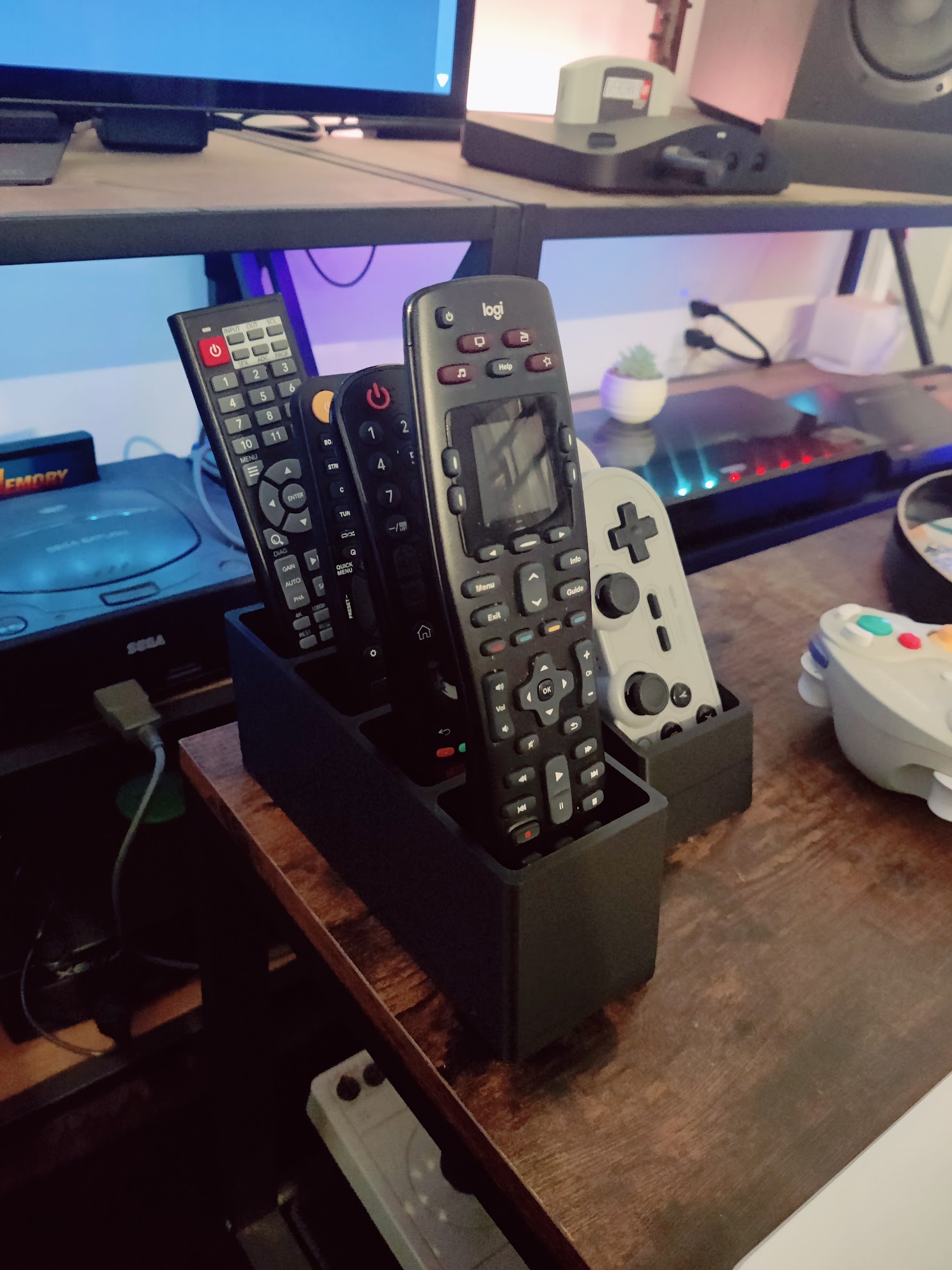 4 Slot remote holder