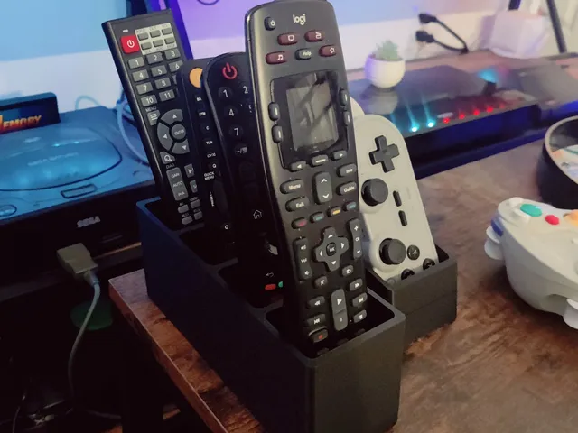 4 Slot remote holder