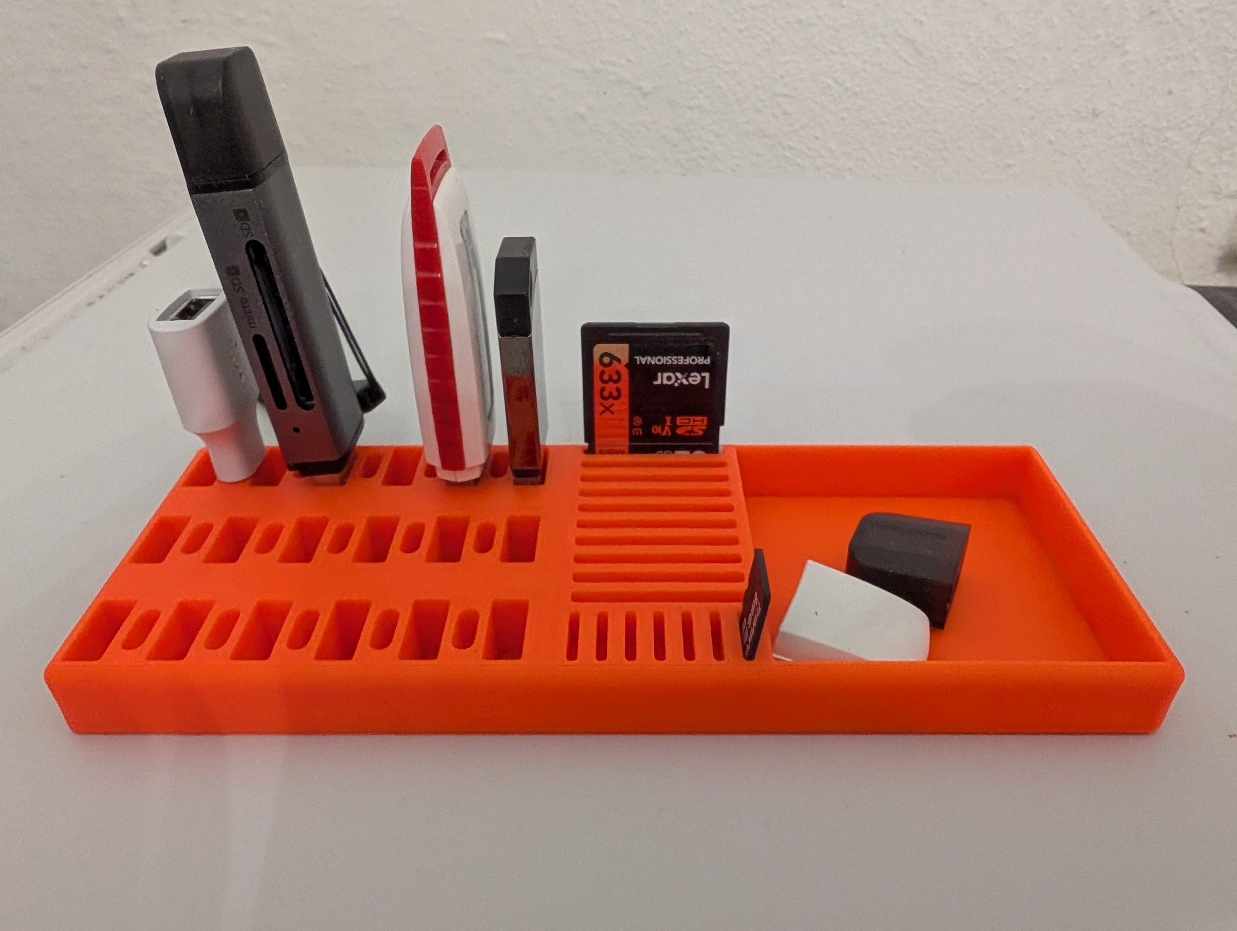 USB A/C, SD & Micro SD Organizer with Multi-Purpose Tray