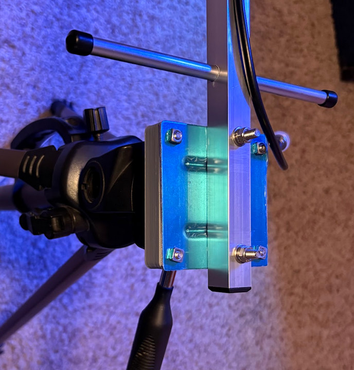 Tripod adapter for Alfa AYA-9012 Yagi antenna