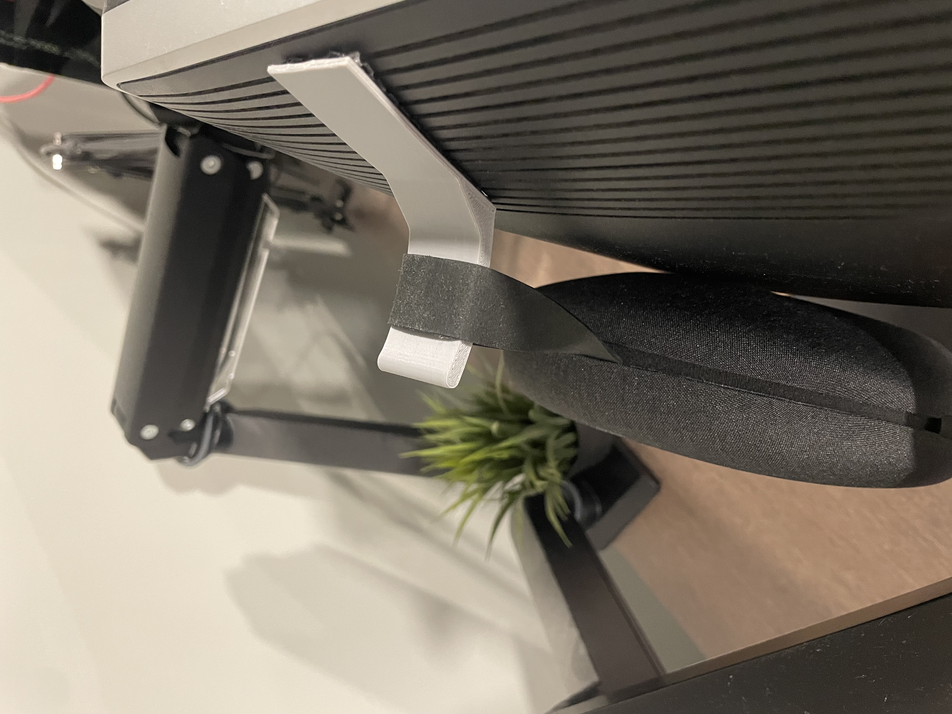 Sony wh-1000XM6 Back of Monitor Case Holder