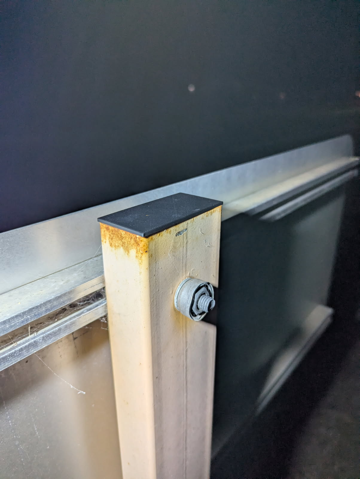 Geocache lid for top of post