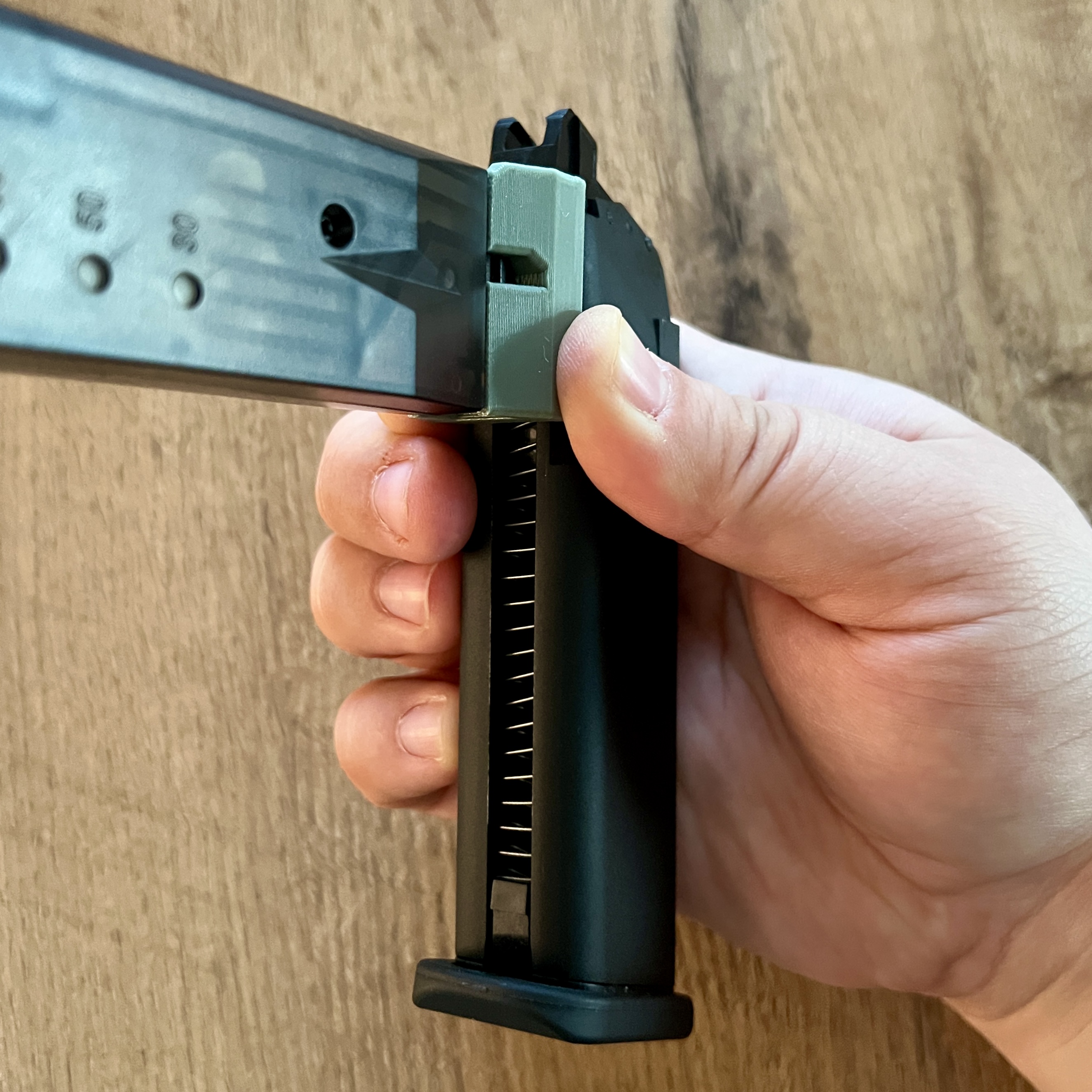 Glock Airsoft SpeedLoader Adapter –  Compatible with Other Airsoft Pistol Mags — miniatura 2
