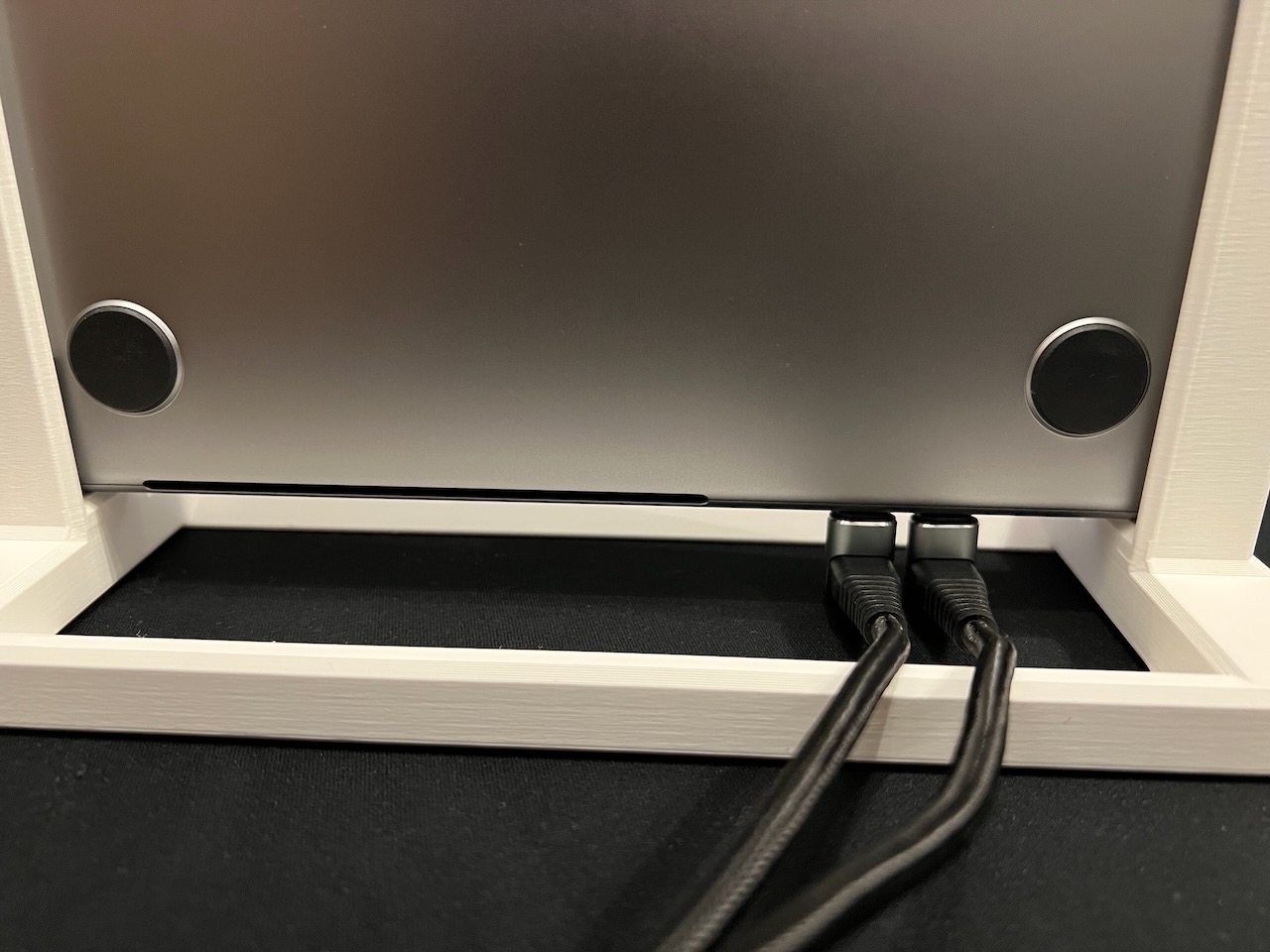MacBook Pro (14" 2021) stand for right angled cables