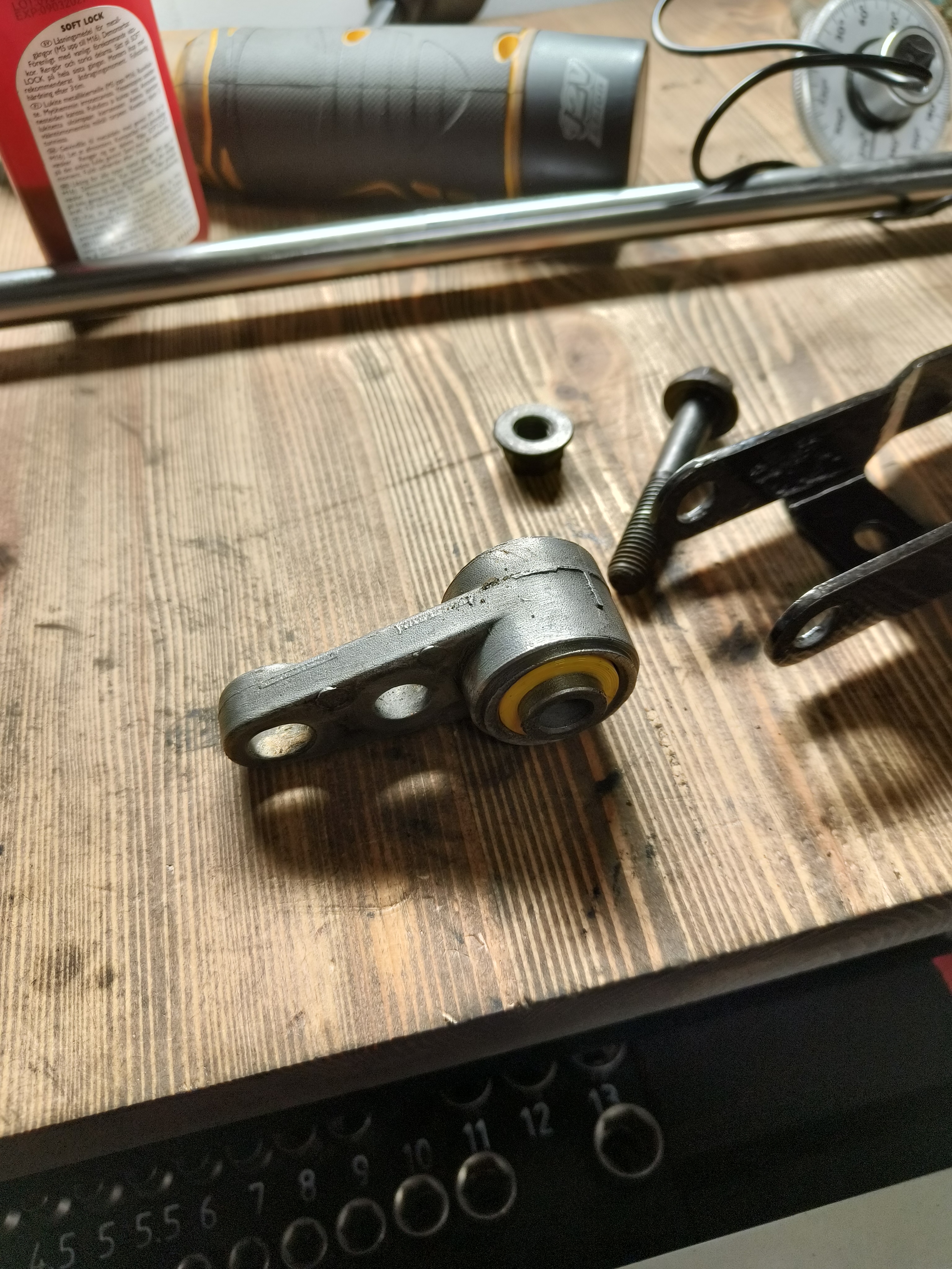 Volvo P2 lower torque mount V70 XC70 S60