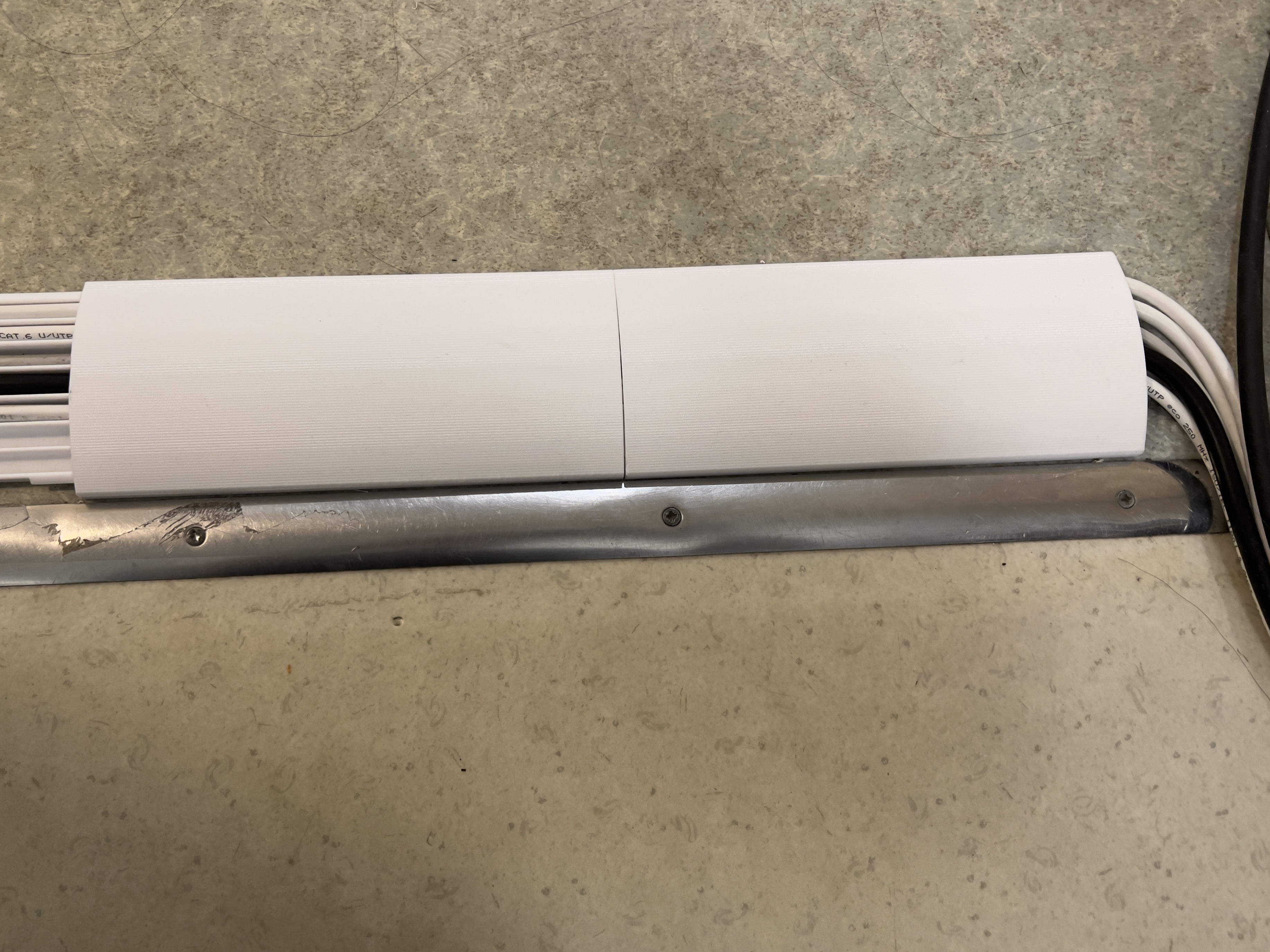 Cable protector ramp