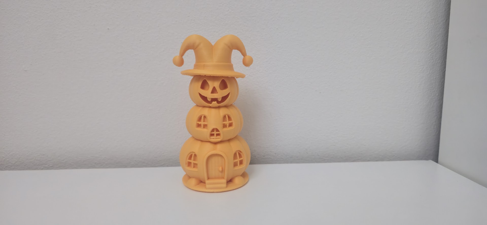 Halloween Pumpkin House – Jester Hat Edition