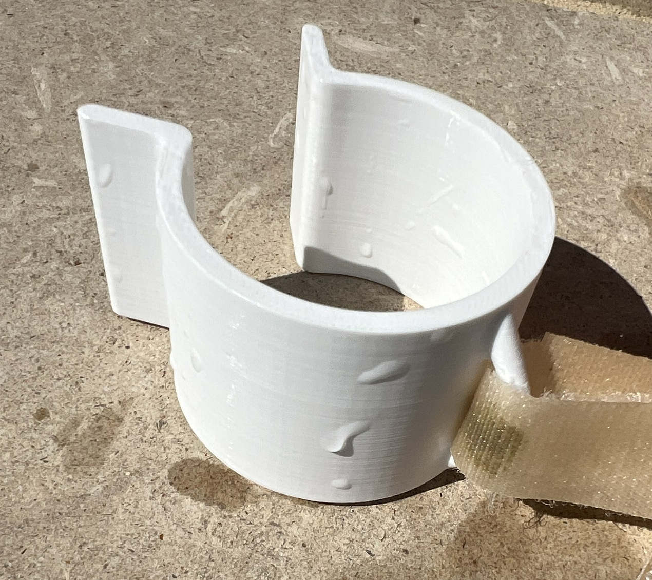 Correctly oriented pool cleaner bag clip for Polaris 360 pool cleaner