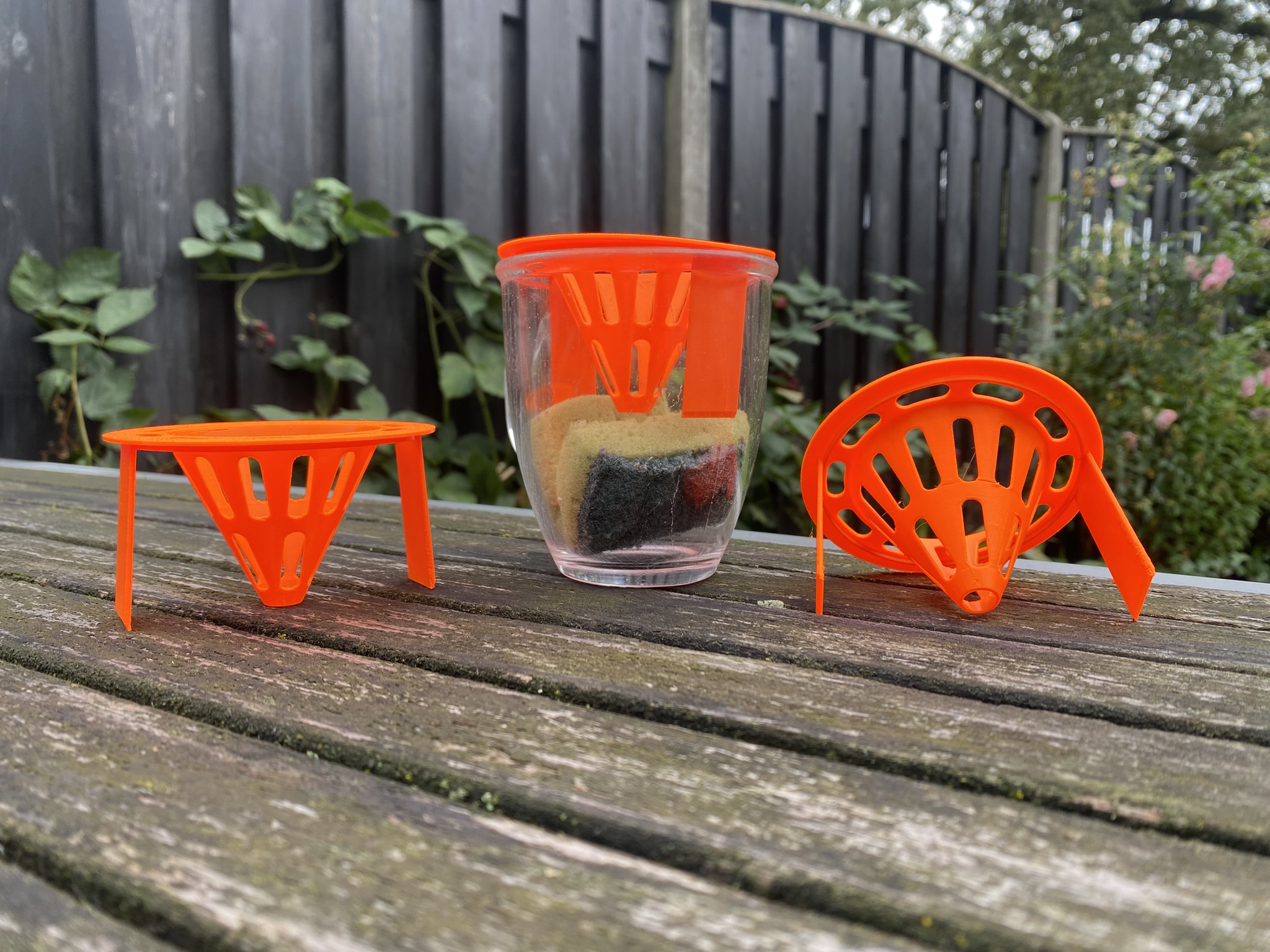 Hortnet trap with gripclaws