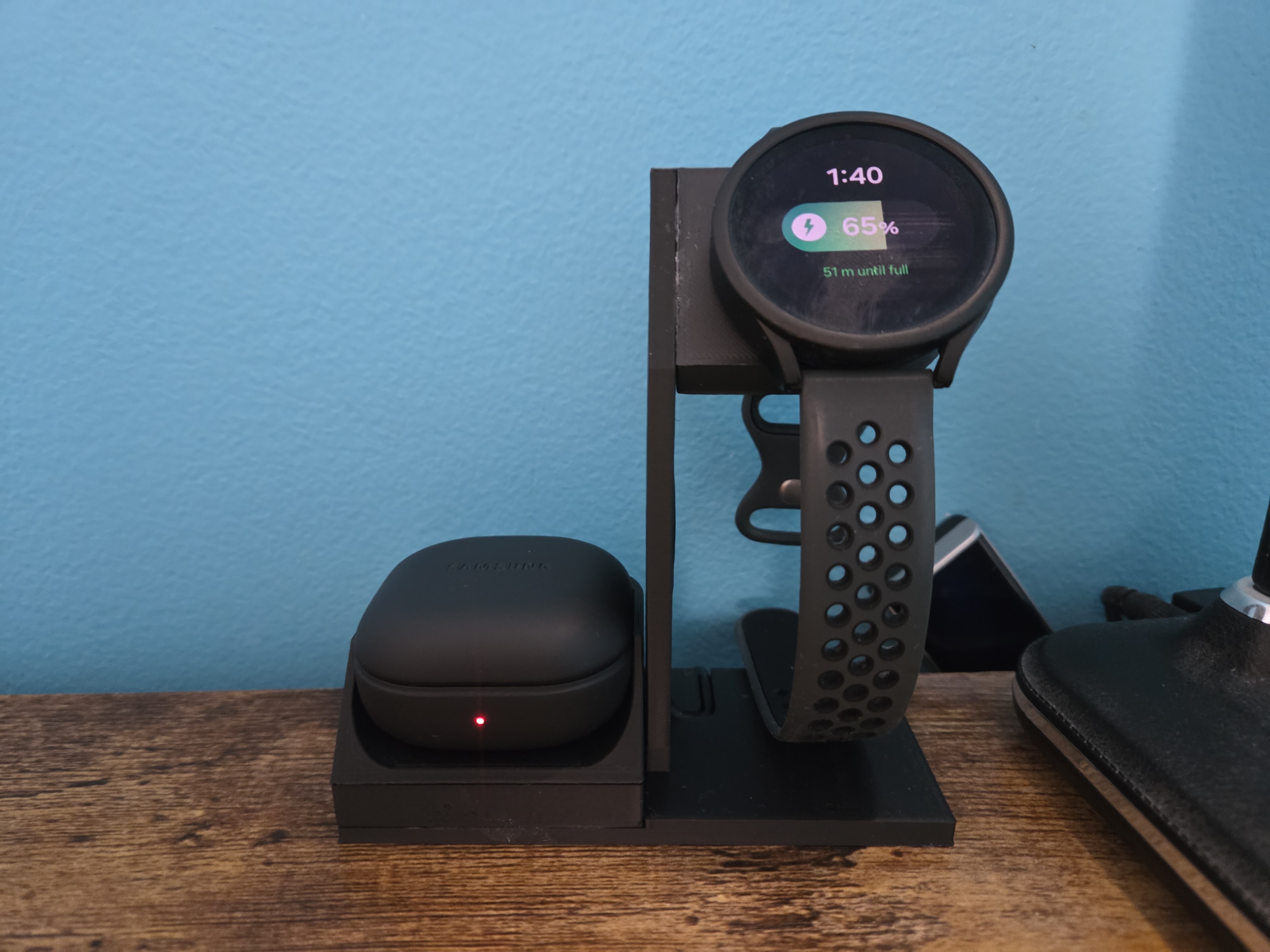 Samsung Galaxy Watch 4 and Buds 2 Charging Station