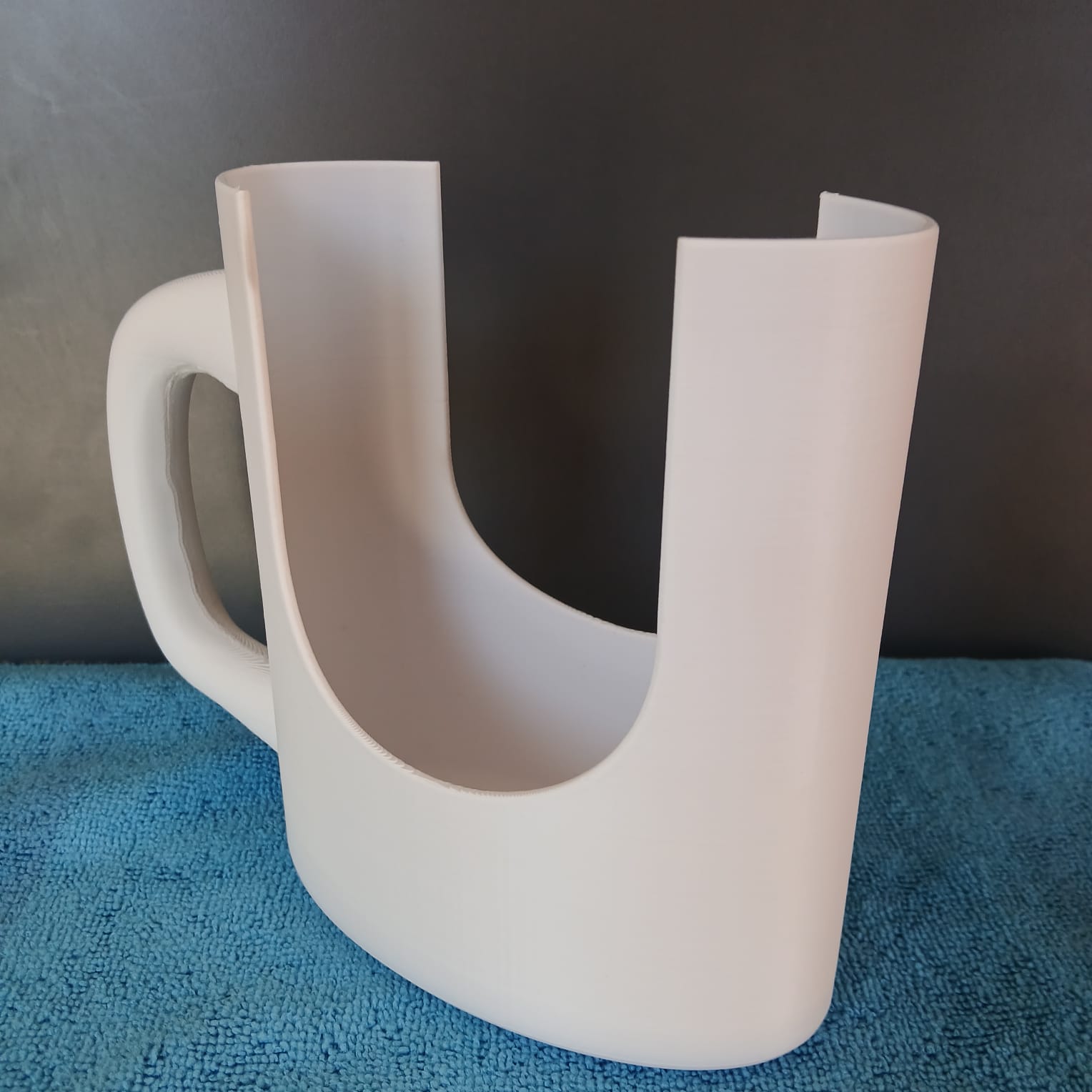 Sachet holder with handle