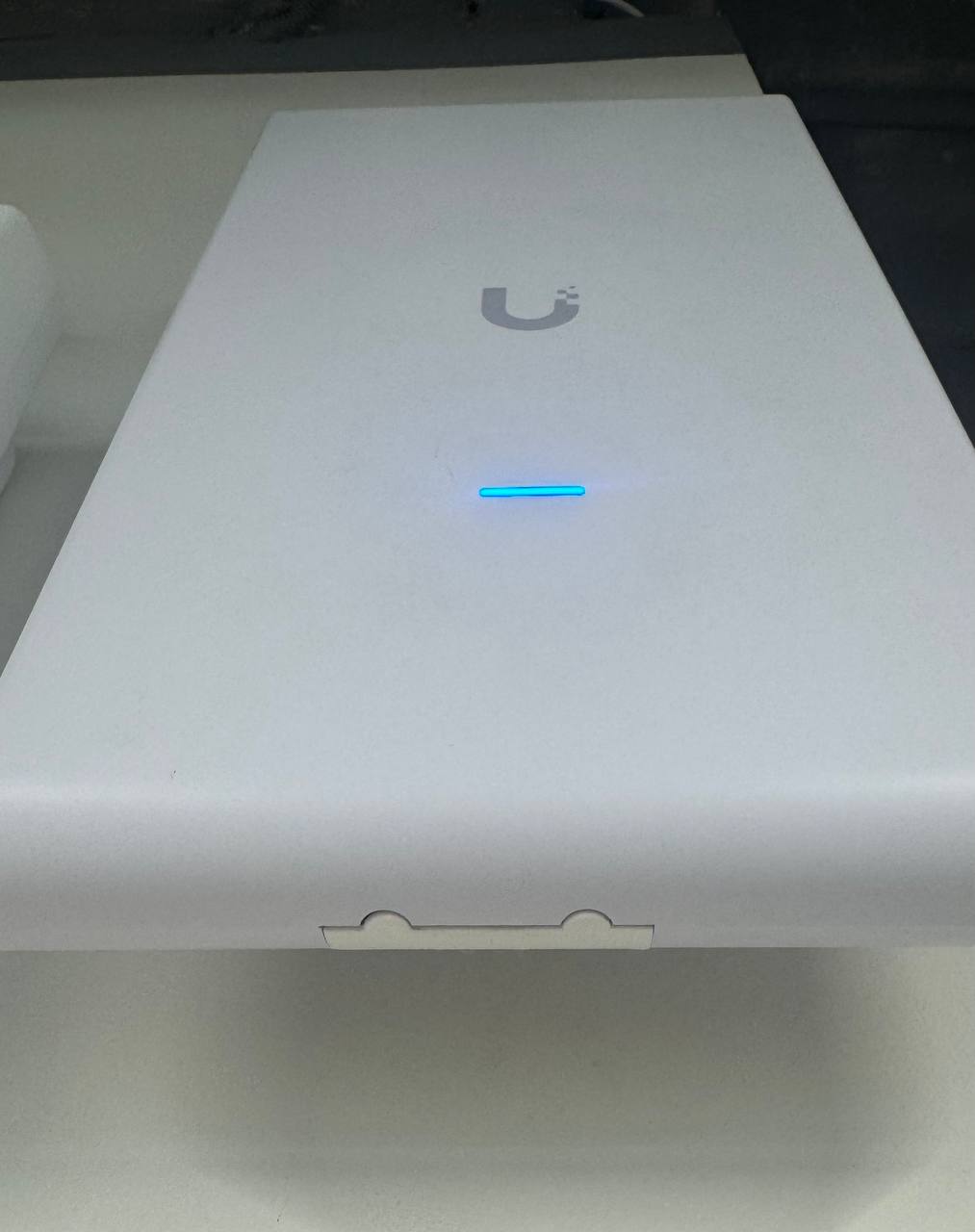 Ubiquiti UniFi U6 Mesh Pro – Side Cable Entry Cover