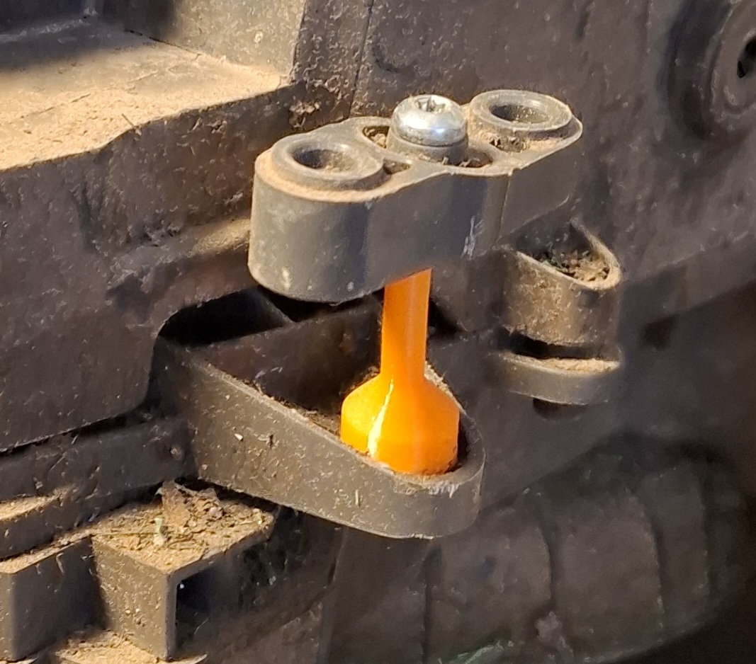 Erweiterung: Dämpfer mit Mutter-Inset und Multi-Material-Feature