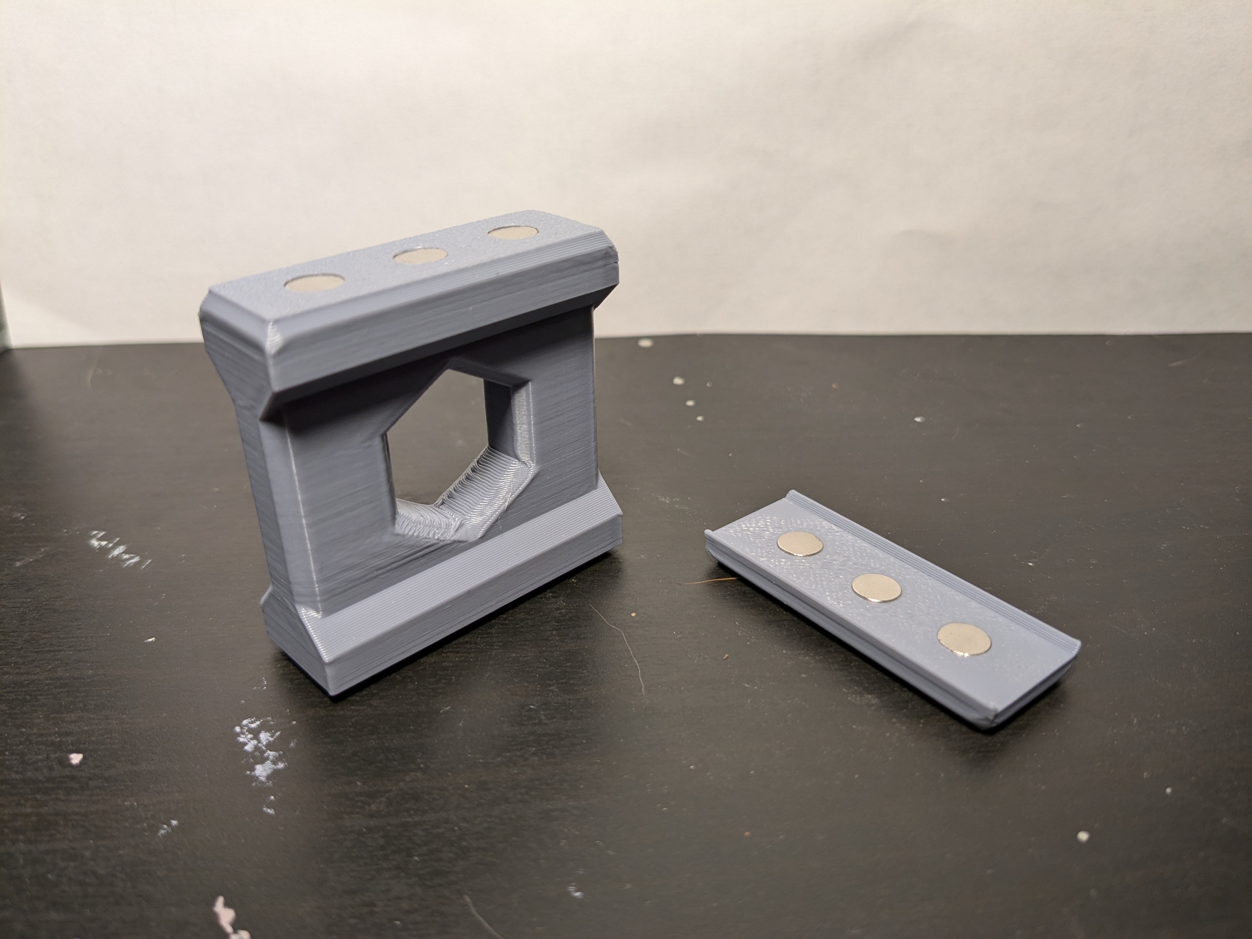 Magnetic Tablecloth Holder for Gaming Tables