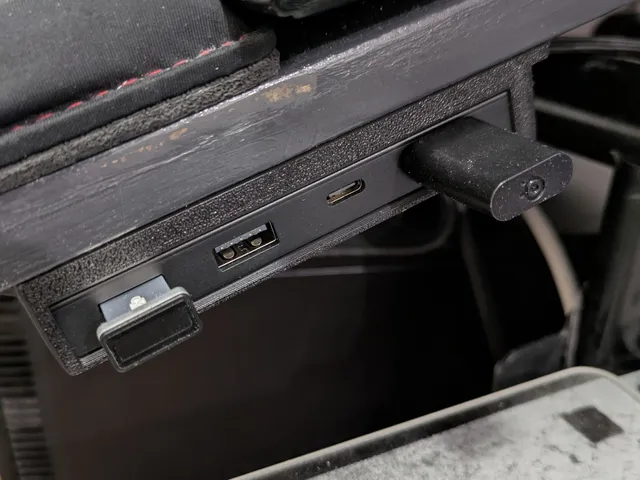 UGreen CM806 USB 3.2 Hub under desk holder