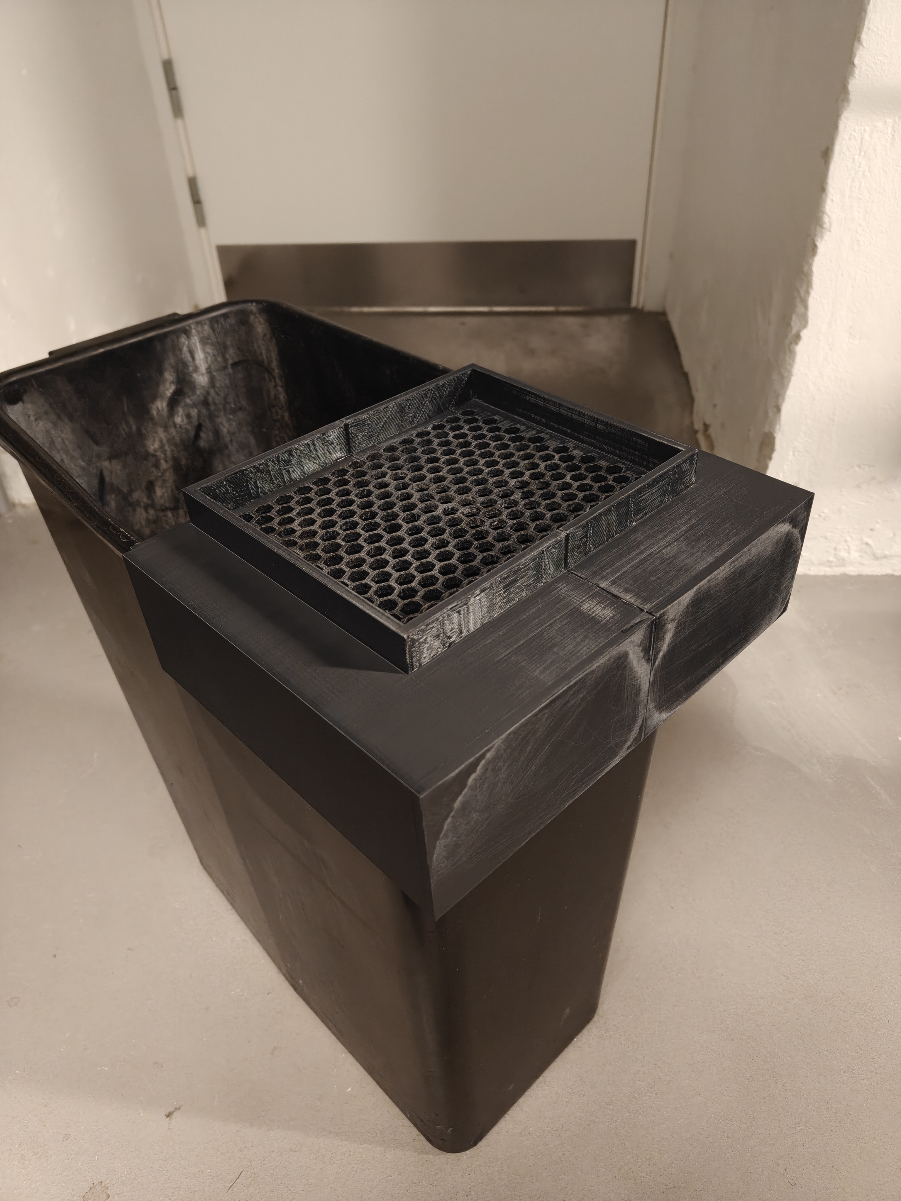 The Garnish Trashcan Top