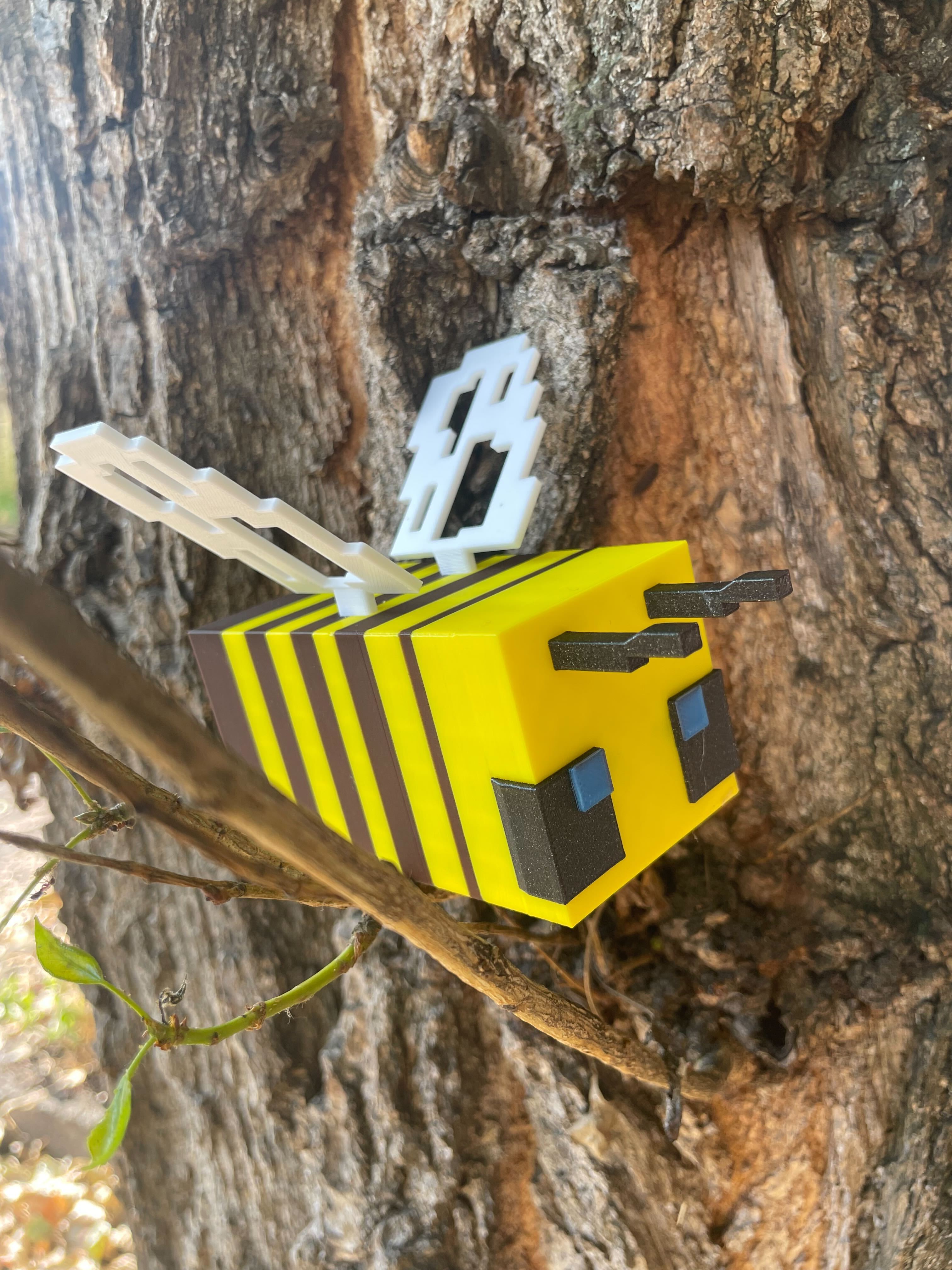 Miniatura 2 do modelo 3D Minecraft Bee