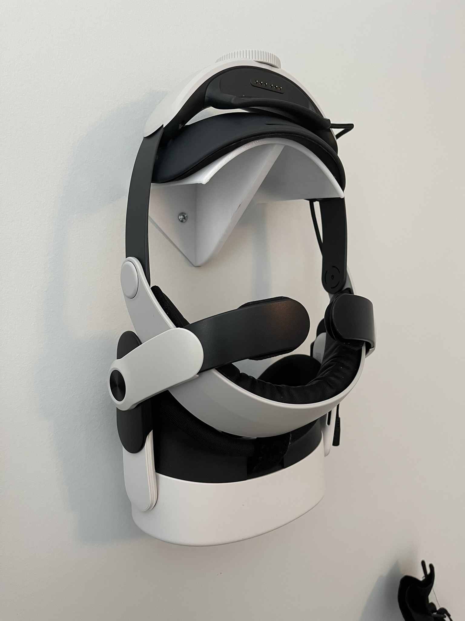 Miniatura 10 do modelo 3D Universal VR Headset Wall Mount