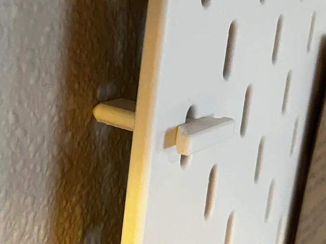 Skadis wall spacer, self fastening