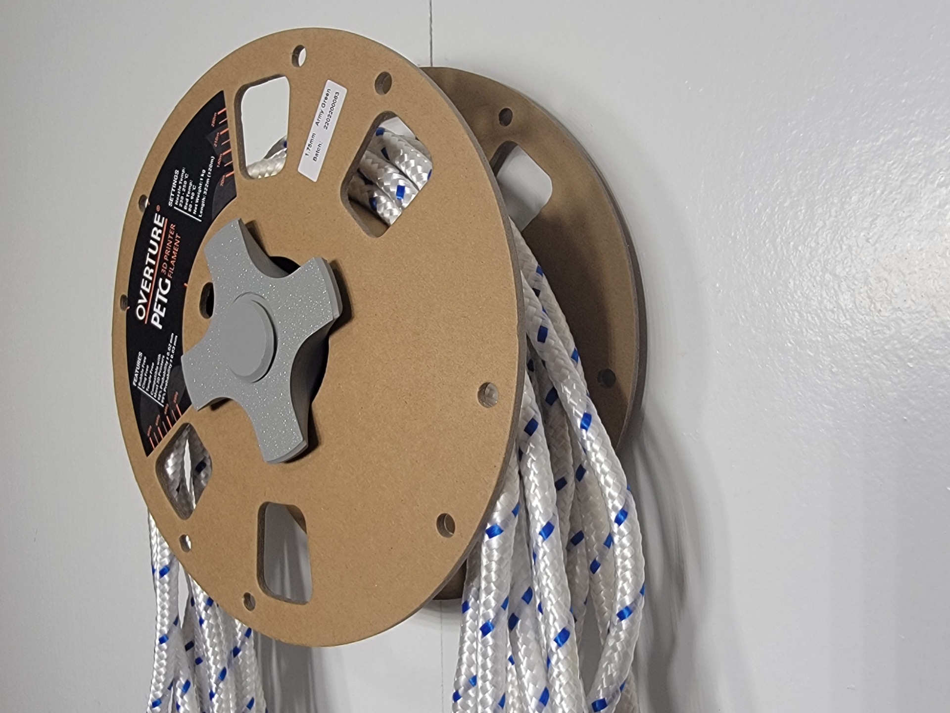 Spool wire holder