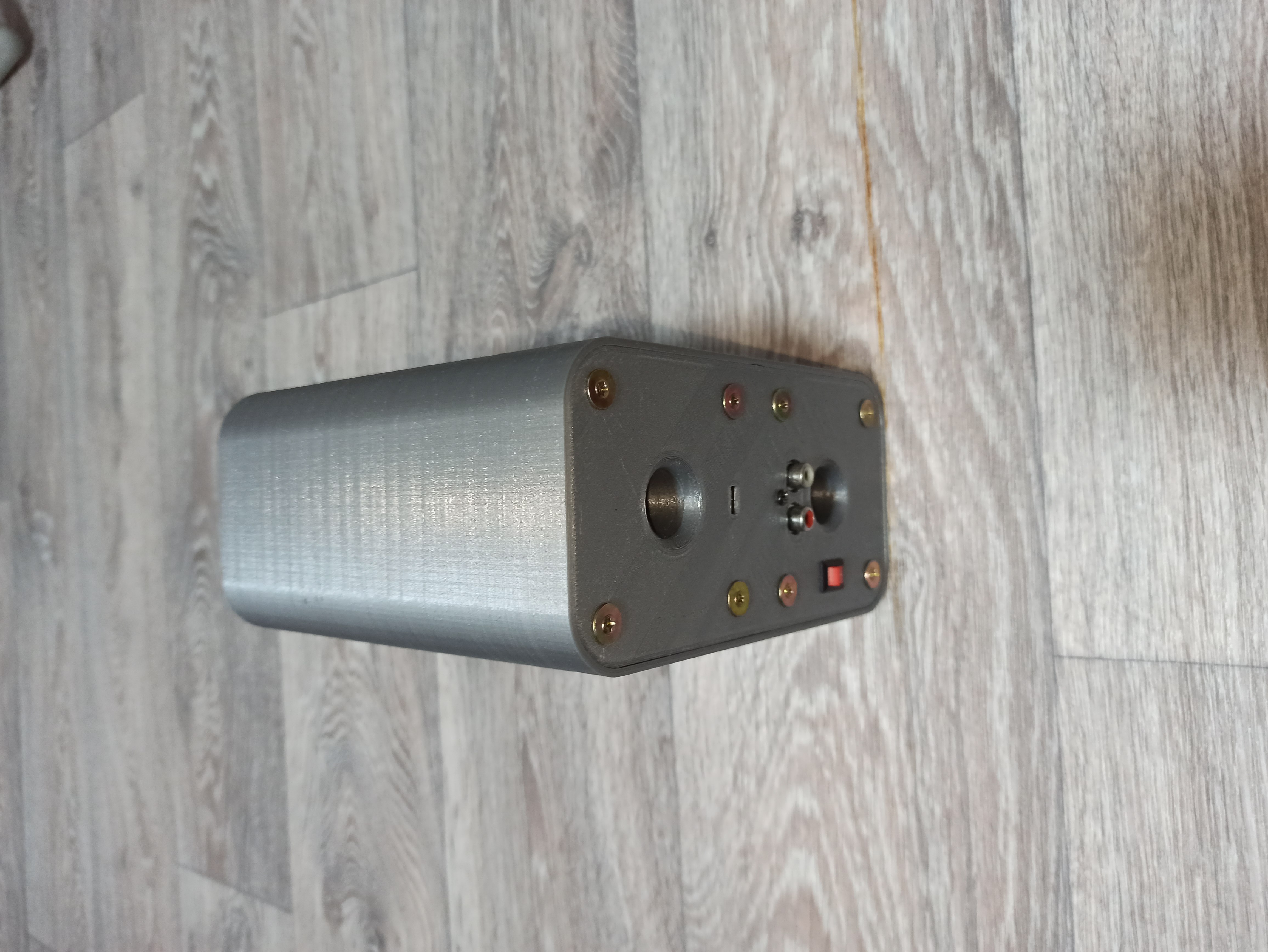 Stereo speaker - active with autonomous power supply