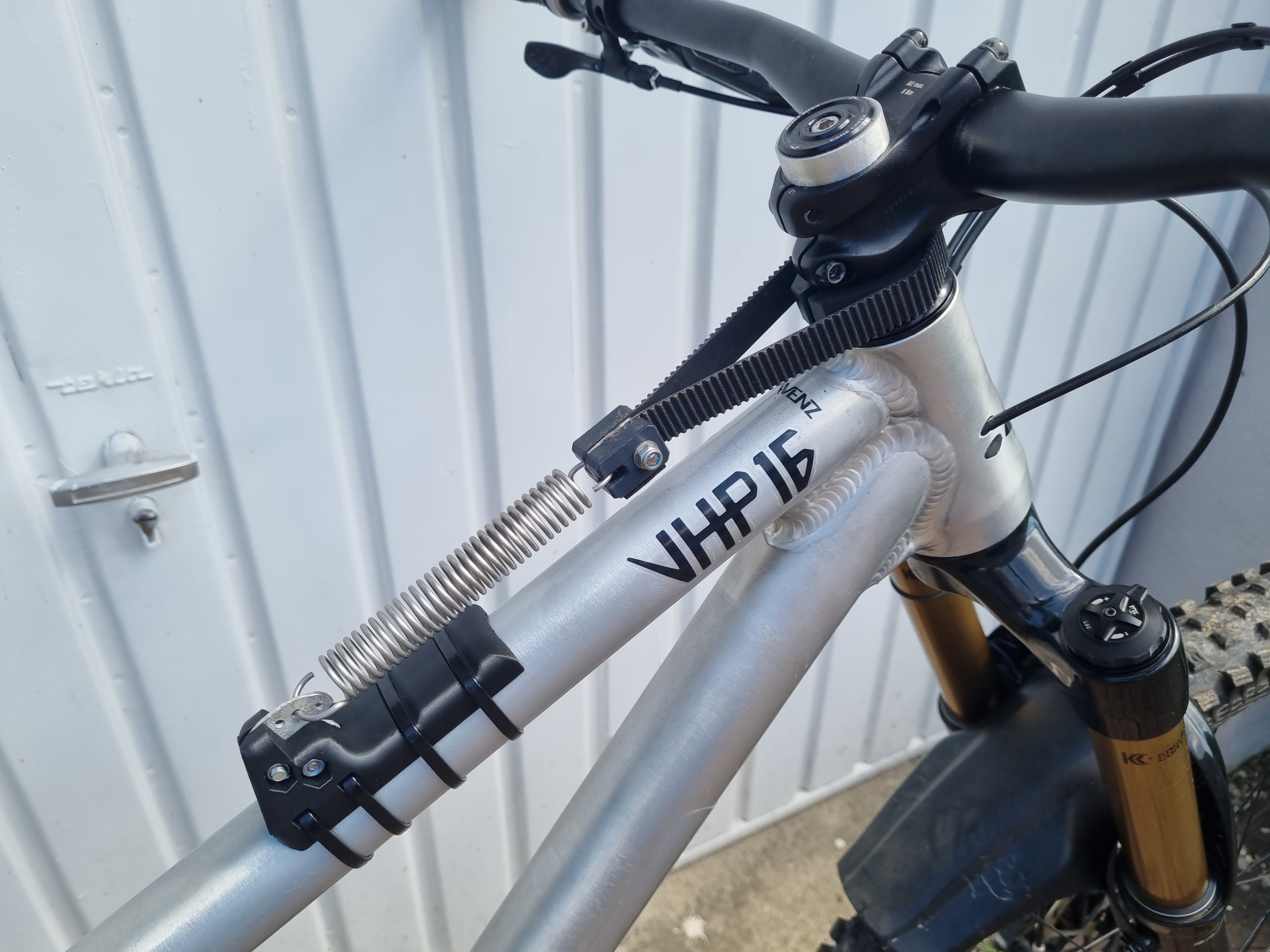 MTB steering damper
