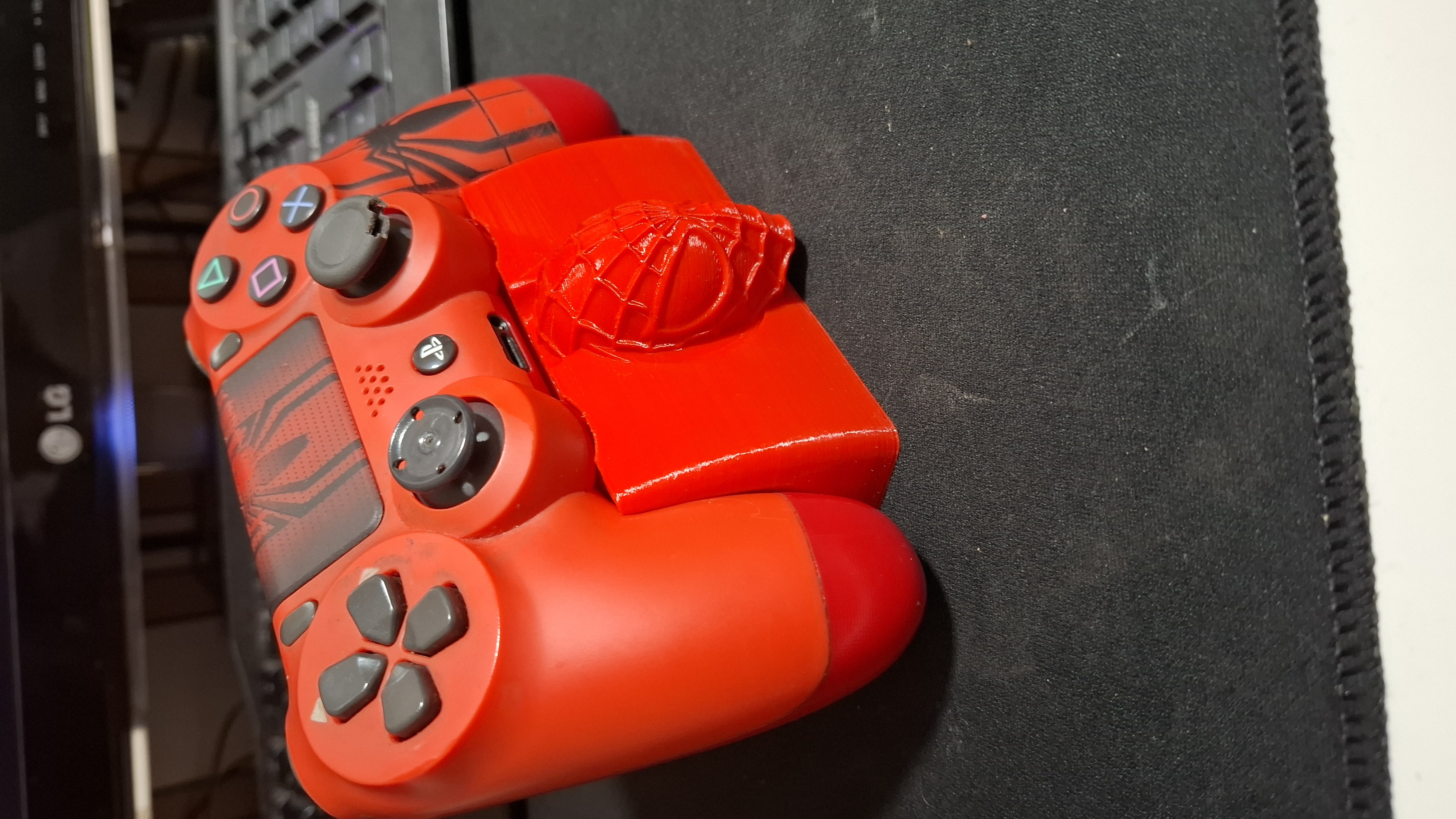 Miniatura 2 do modelo 3D PS4 SPIDER-MAN CONTROLLER SUPPORT