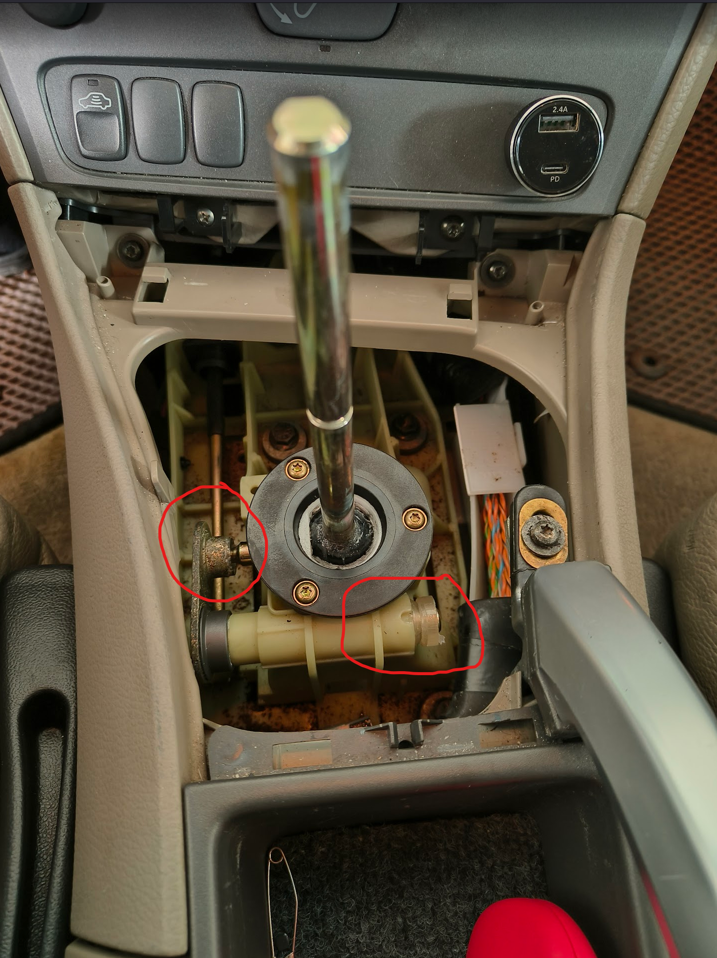 Volvo gearbox repair (M56 pivot bushing 9183908 and clip 8636988)