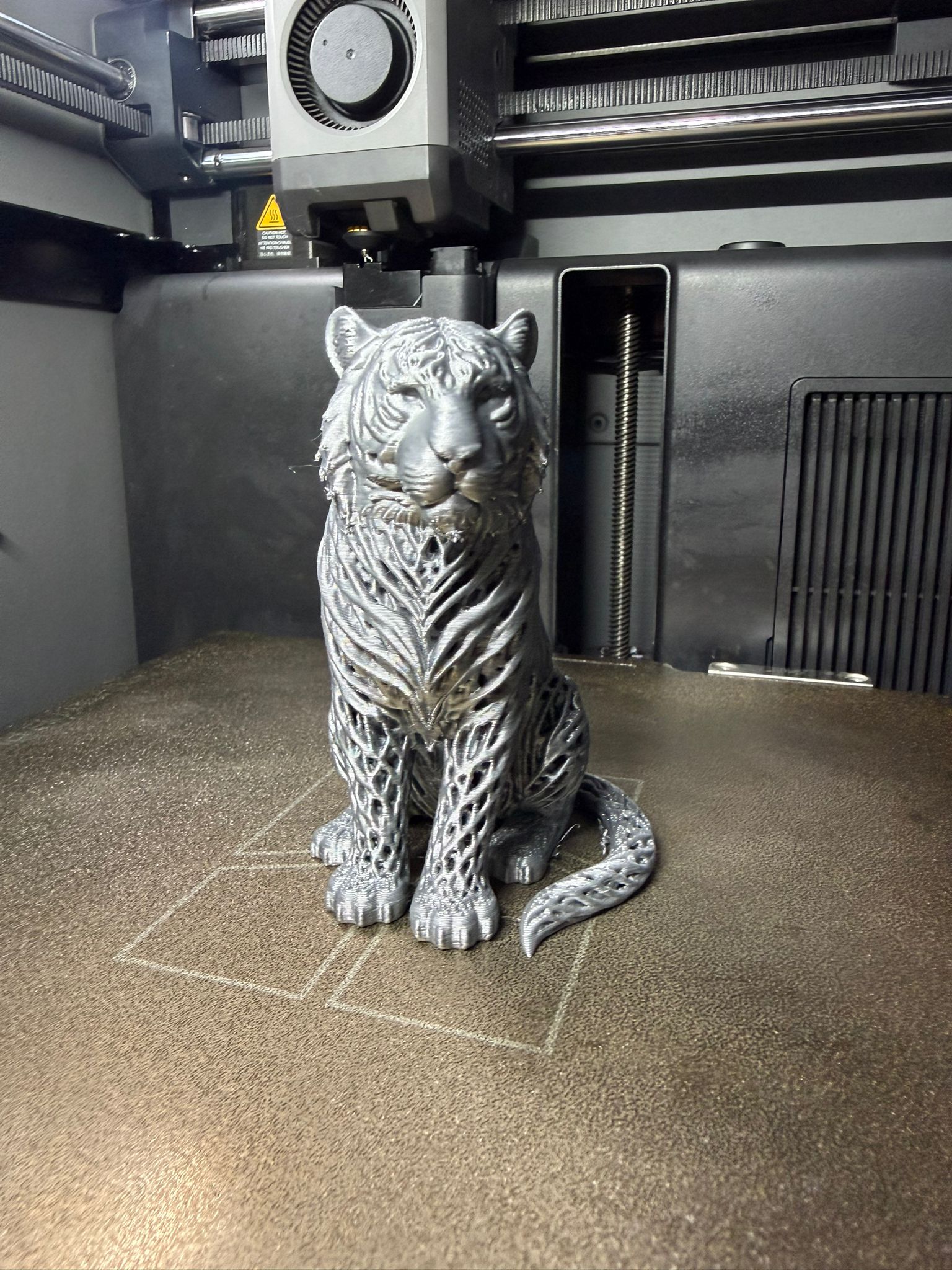 Tiger statue -Elegant Hollow Sculpture 3D Model