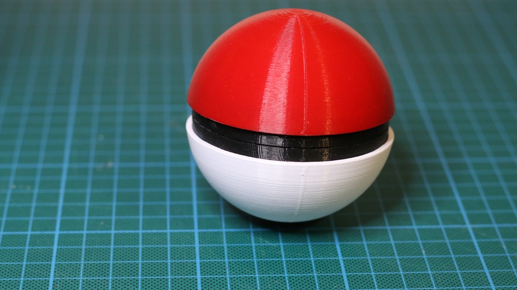 Realistic 3D printed Pokeball with hidden hinge (WIP ready for electronics) — miniatura 3