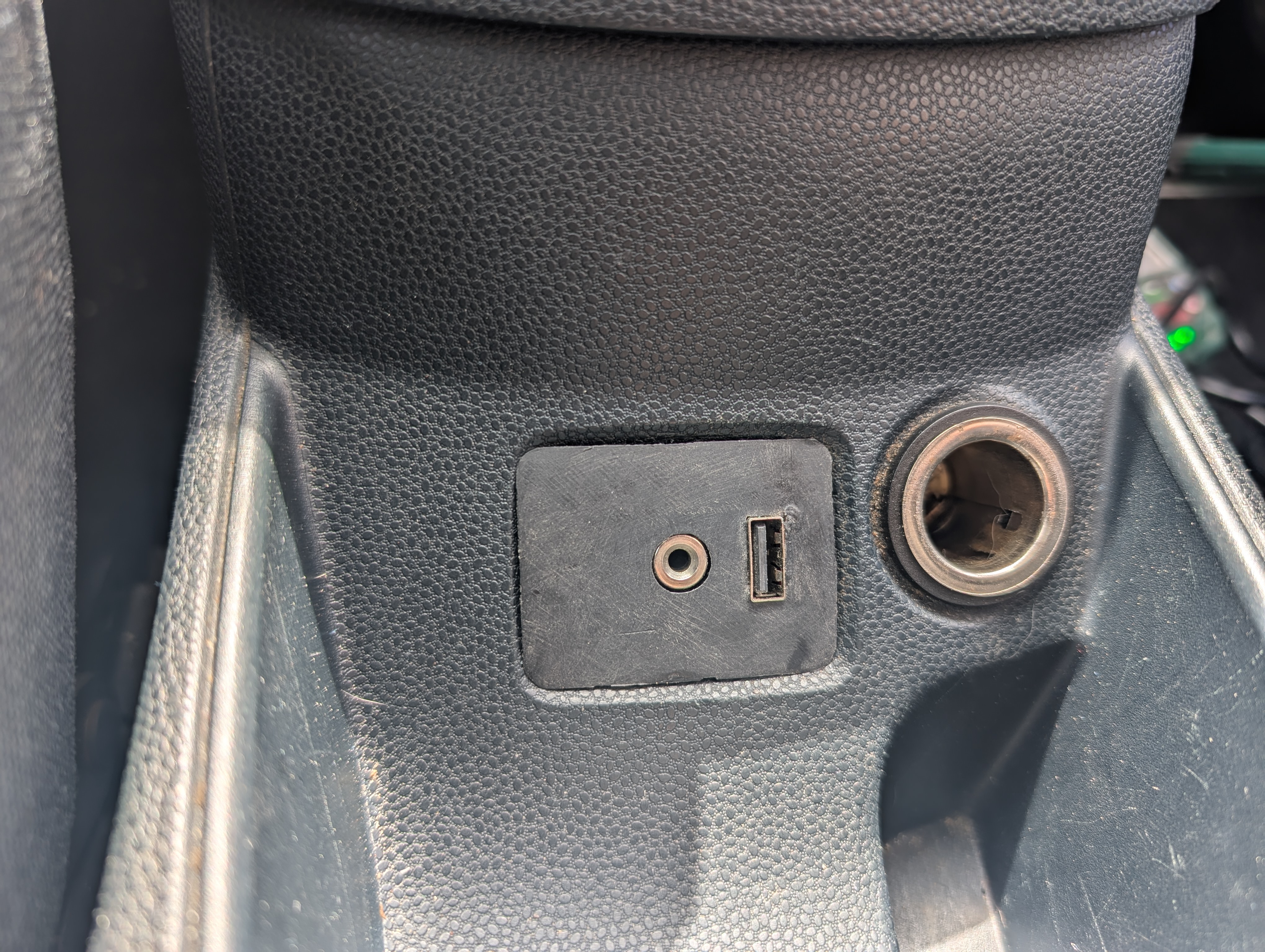 Ford fiesta AUX panel w/ USB