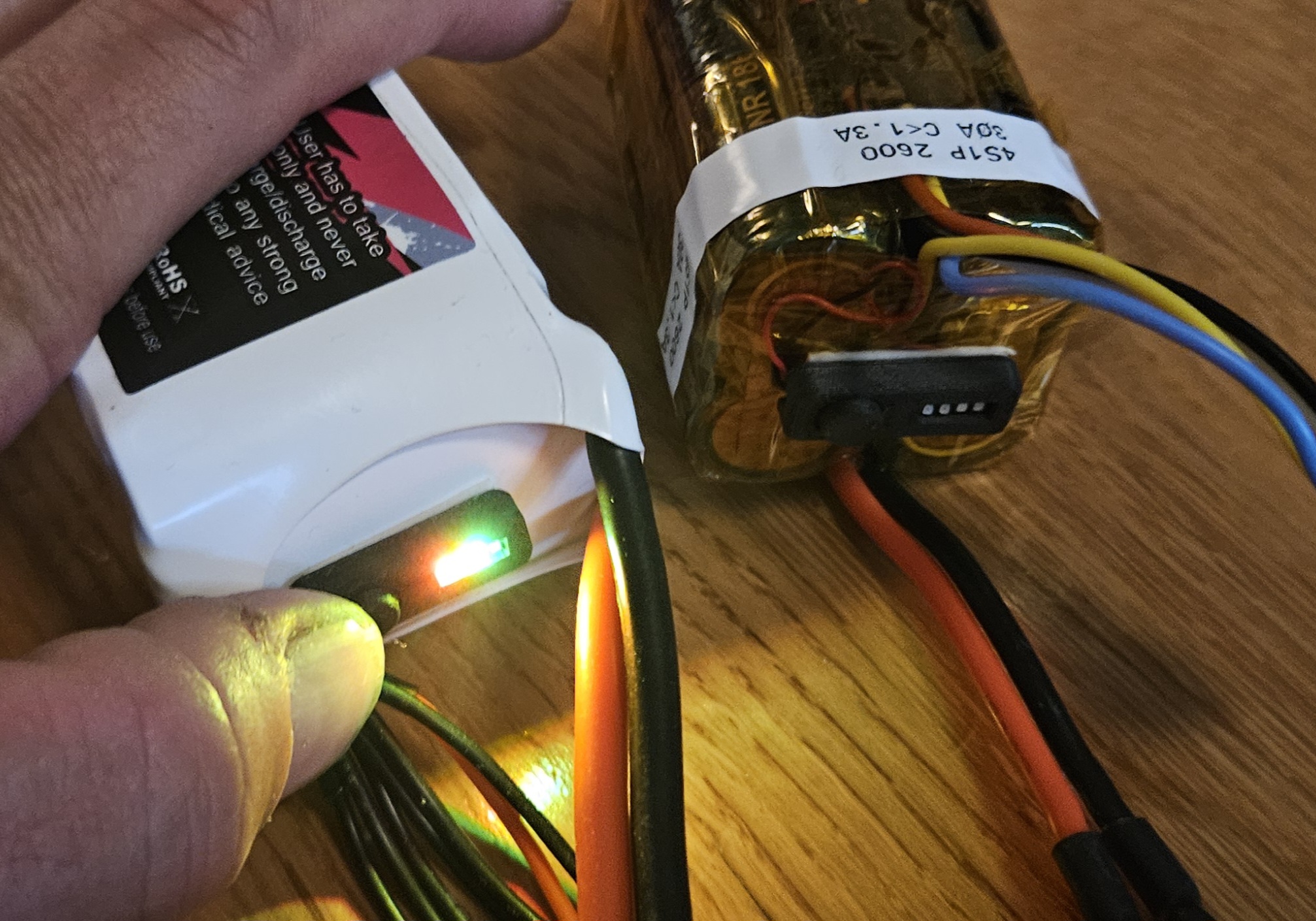 Tiny LED Battery Voltage Checker