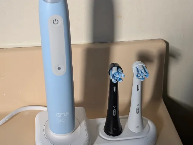 Modified for Oral-B iO Model with option for coloured caps