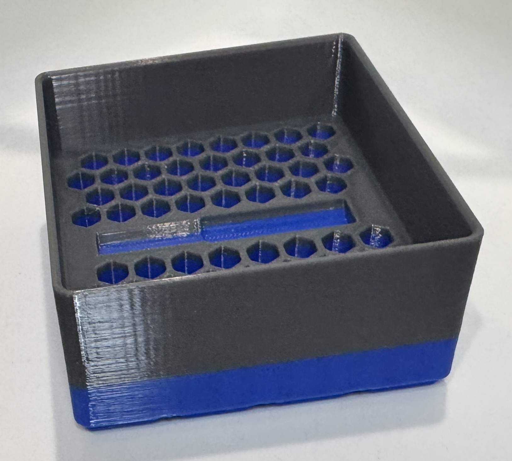 Miniatura 4 do modelo 3D Gridfinity 2x2x6u holder for hex bits - stackable