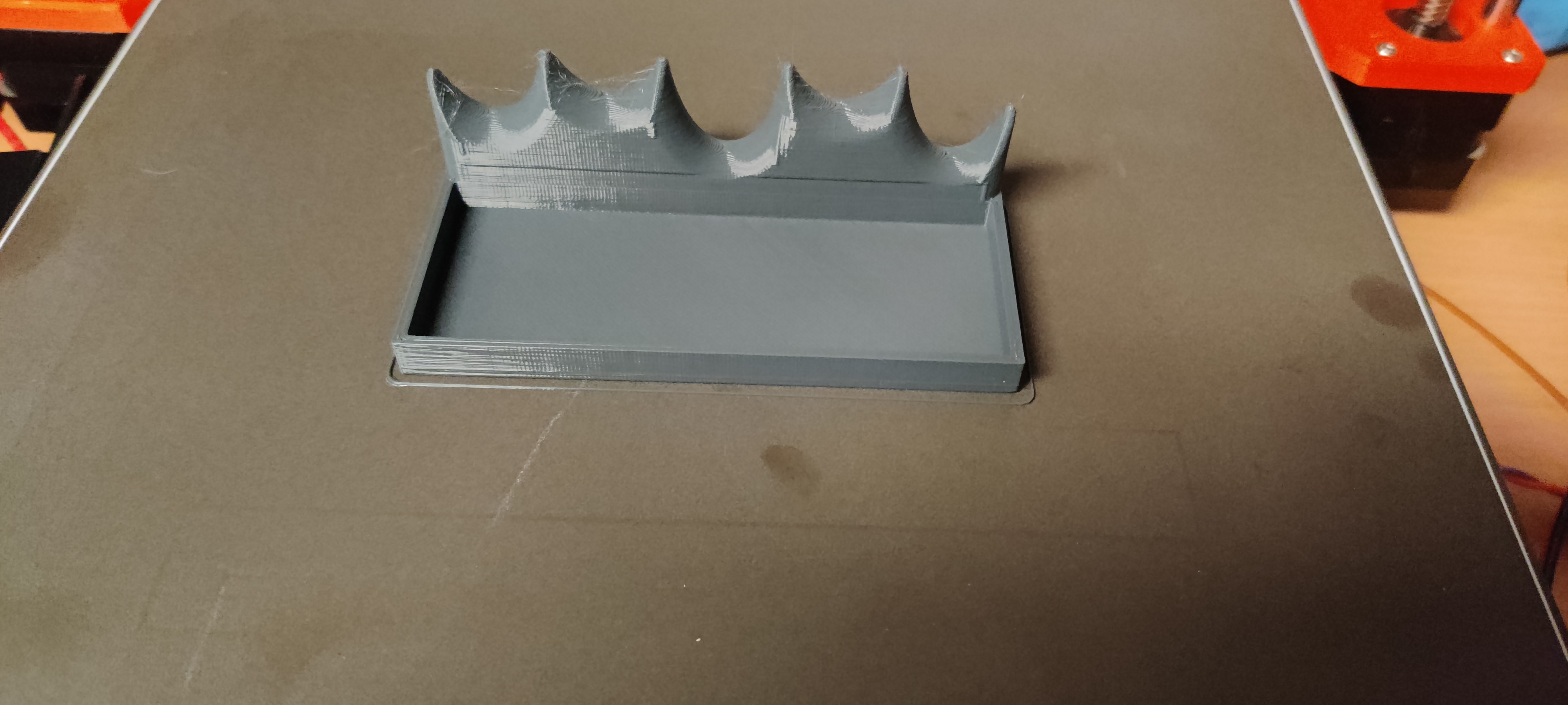 Paint brush holder w drip tray