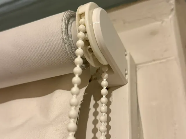 Louvre Holder
