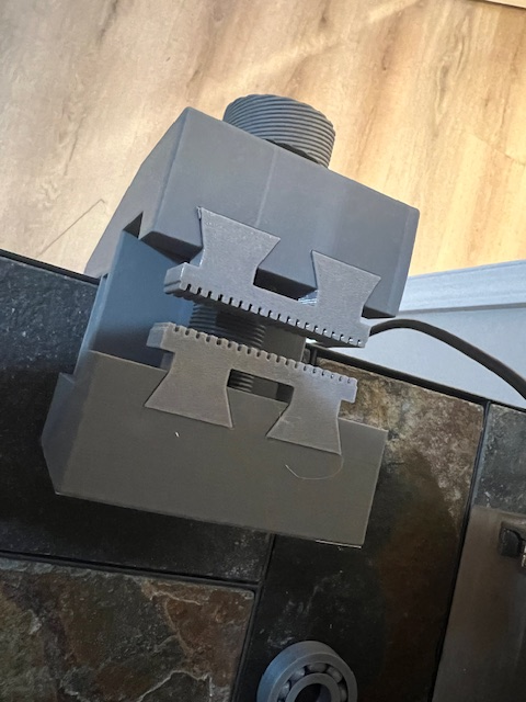 Miniatura 2 do modelo 3D Desk Vise