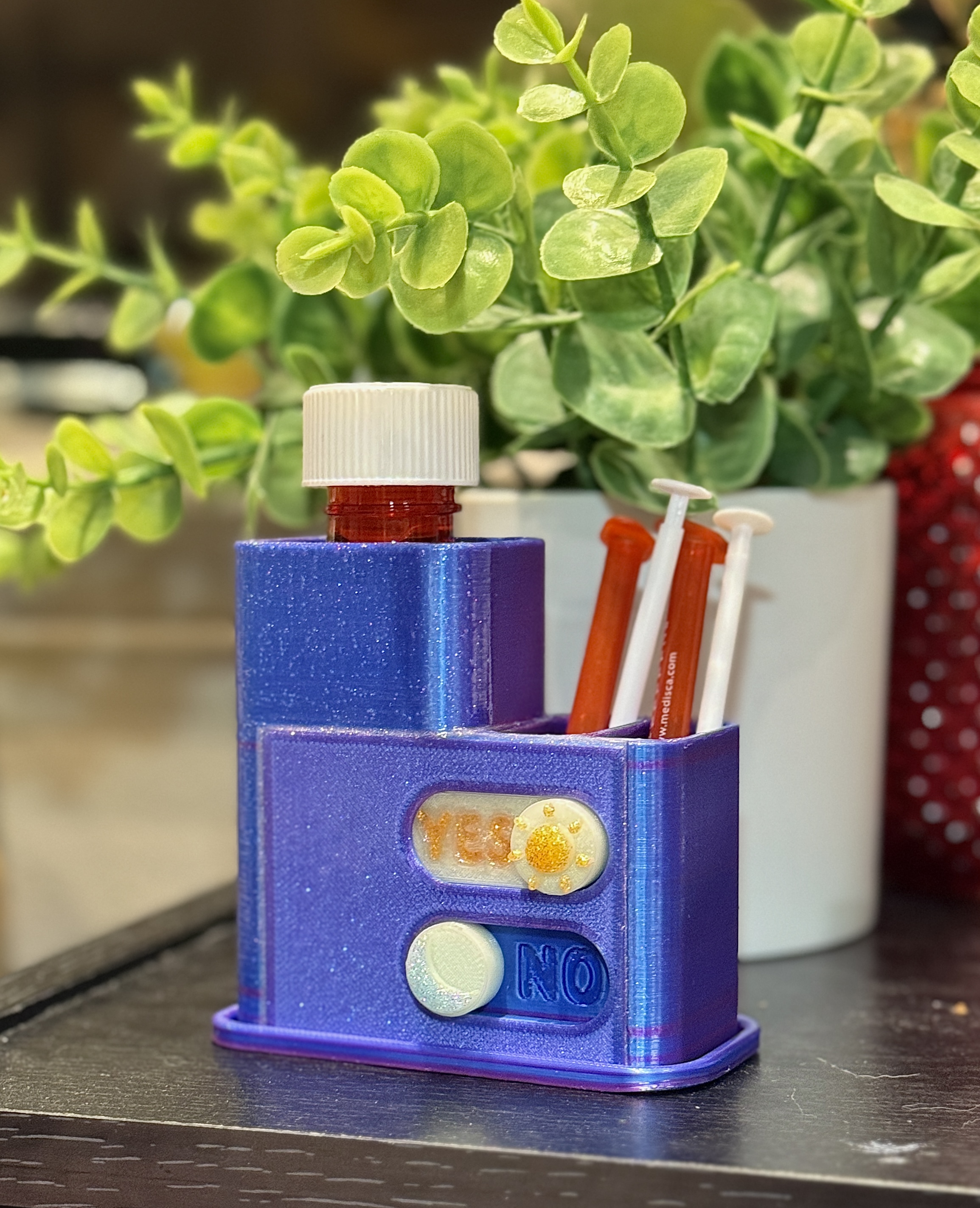 Pet Medicine Bottle & Syringe Holder with AM/PM Reminder