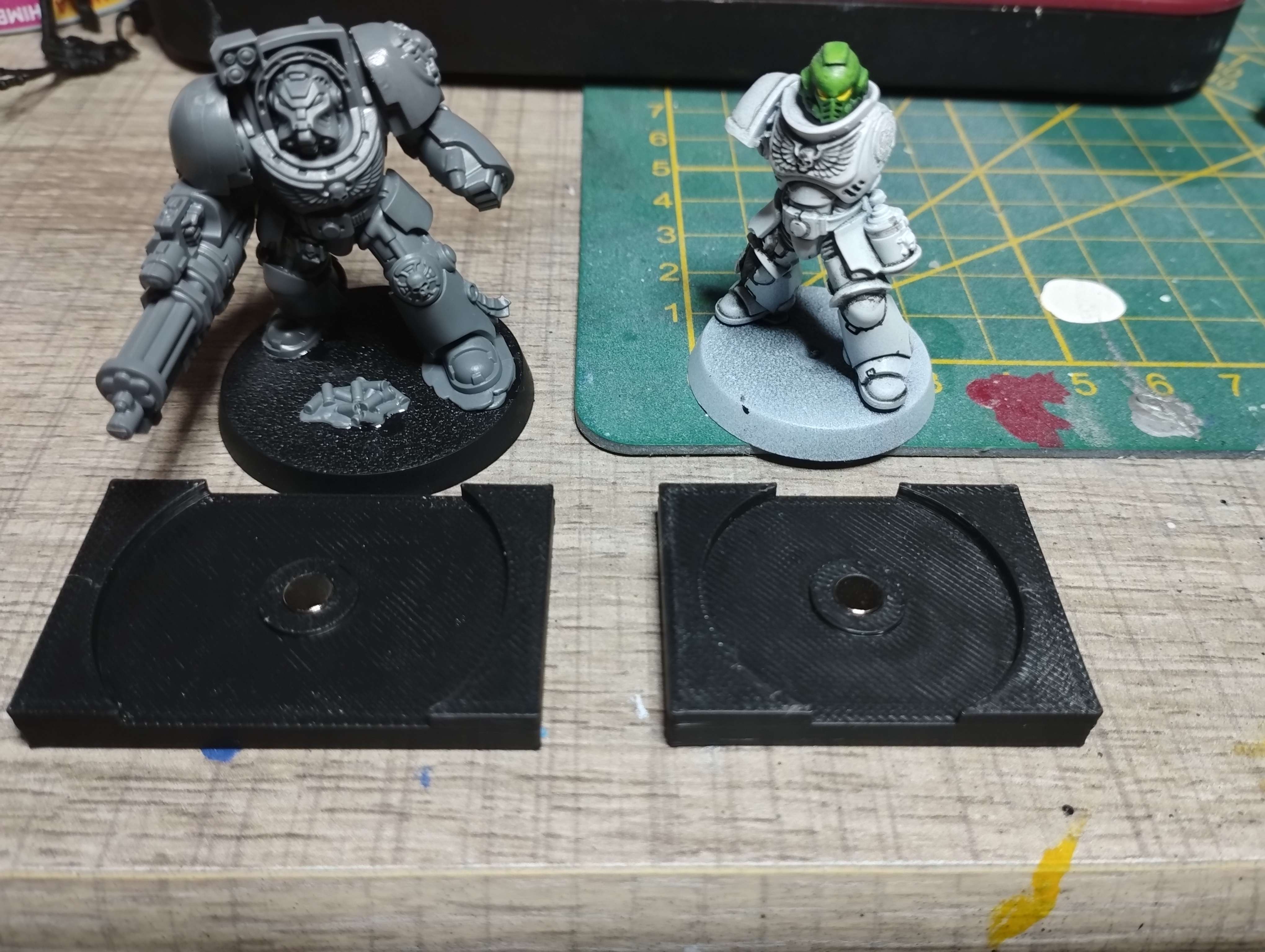 Miniature base magnet centering helper / priming assembly line