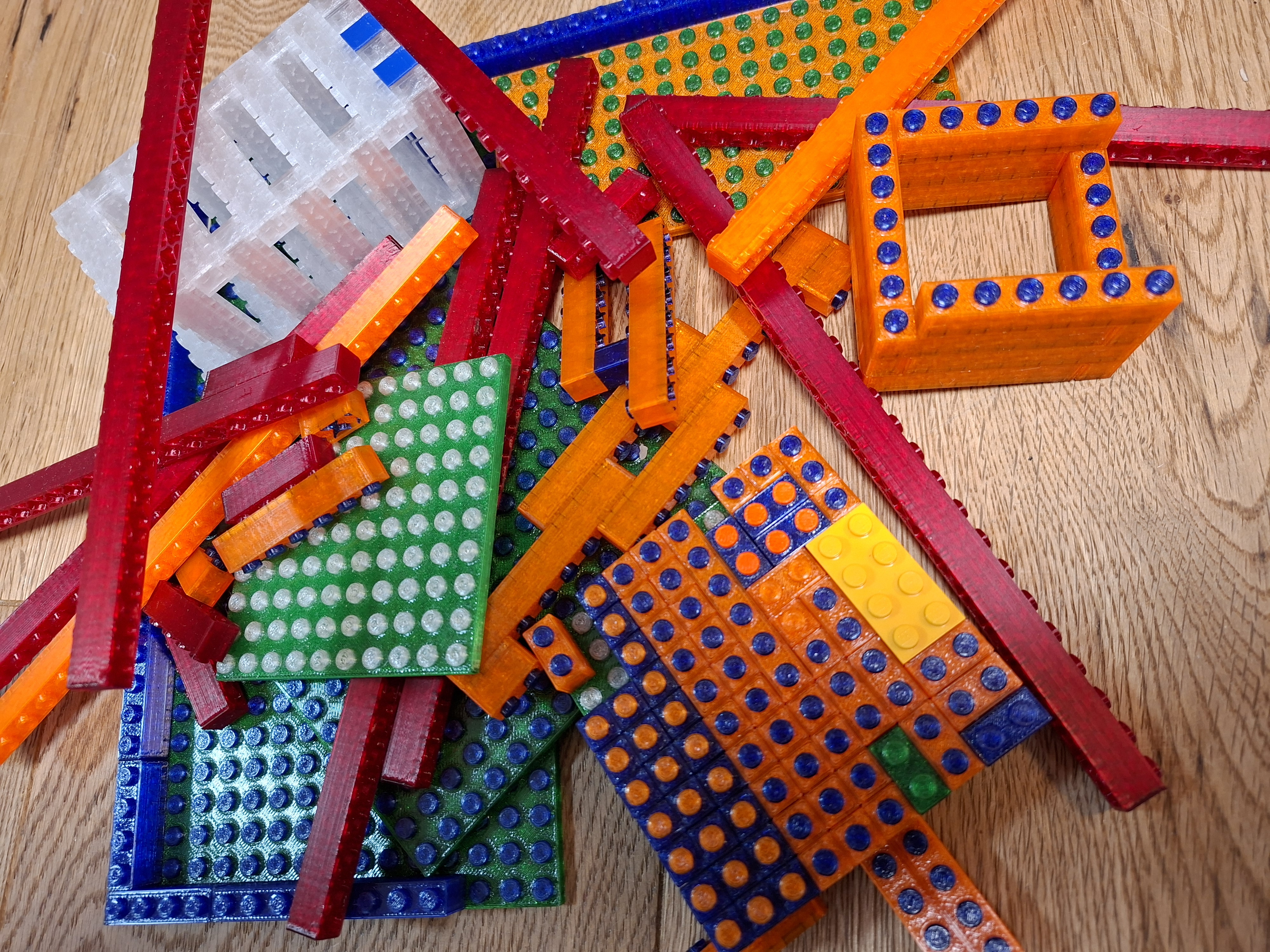 Compatible interlocking bricks two-parameter optimized fit