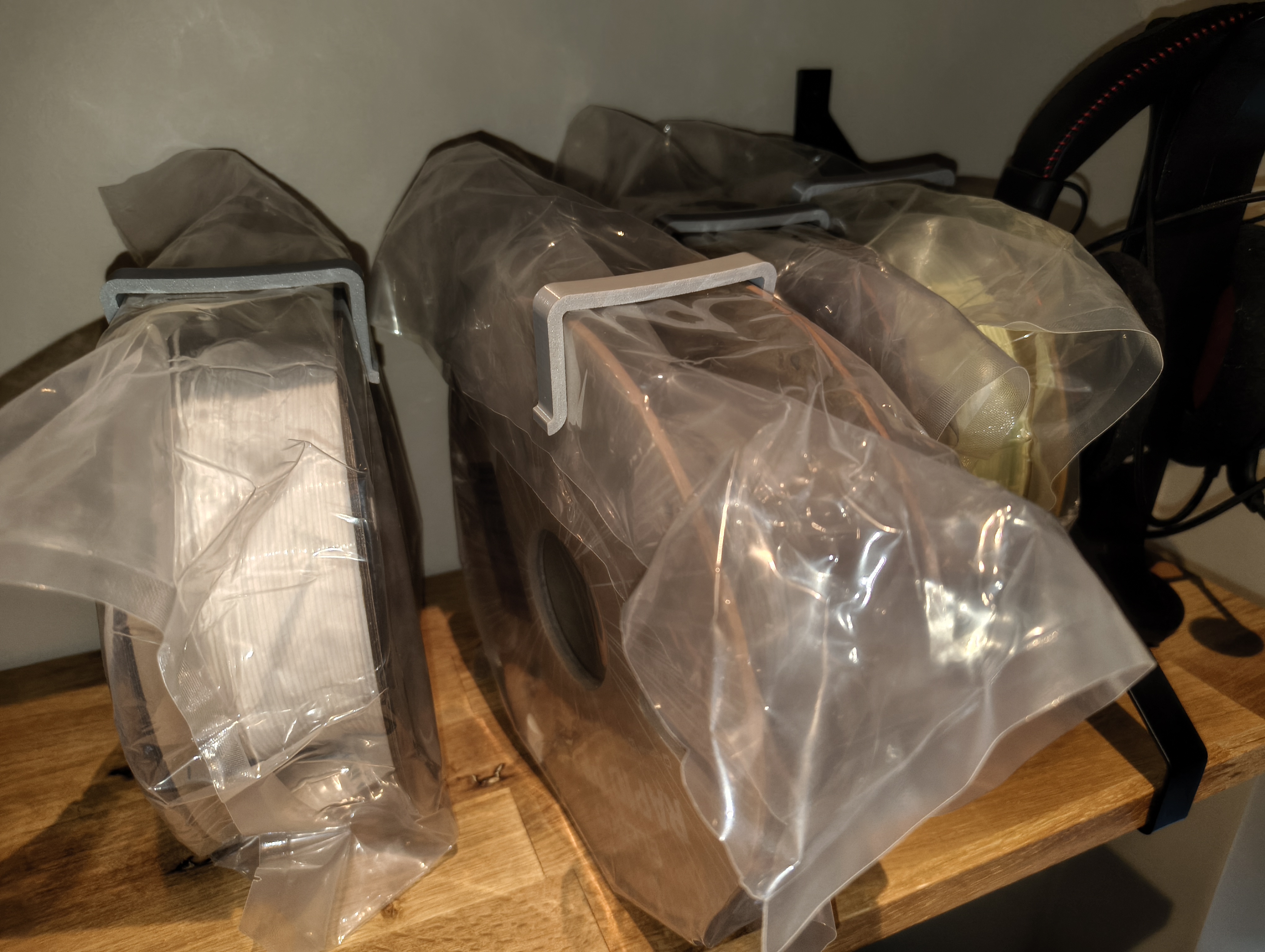 Bag clip for filament roll