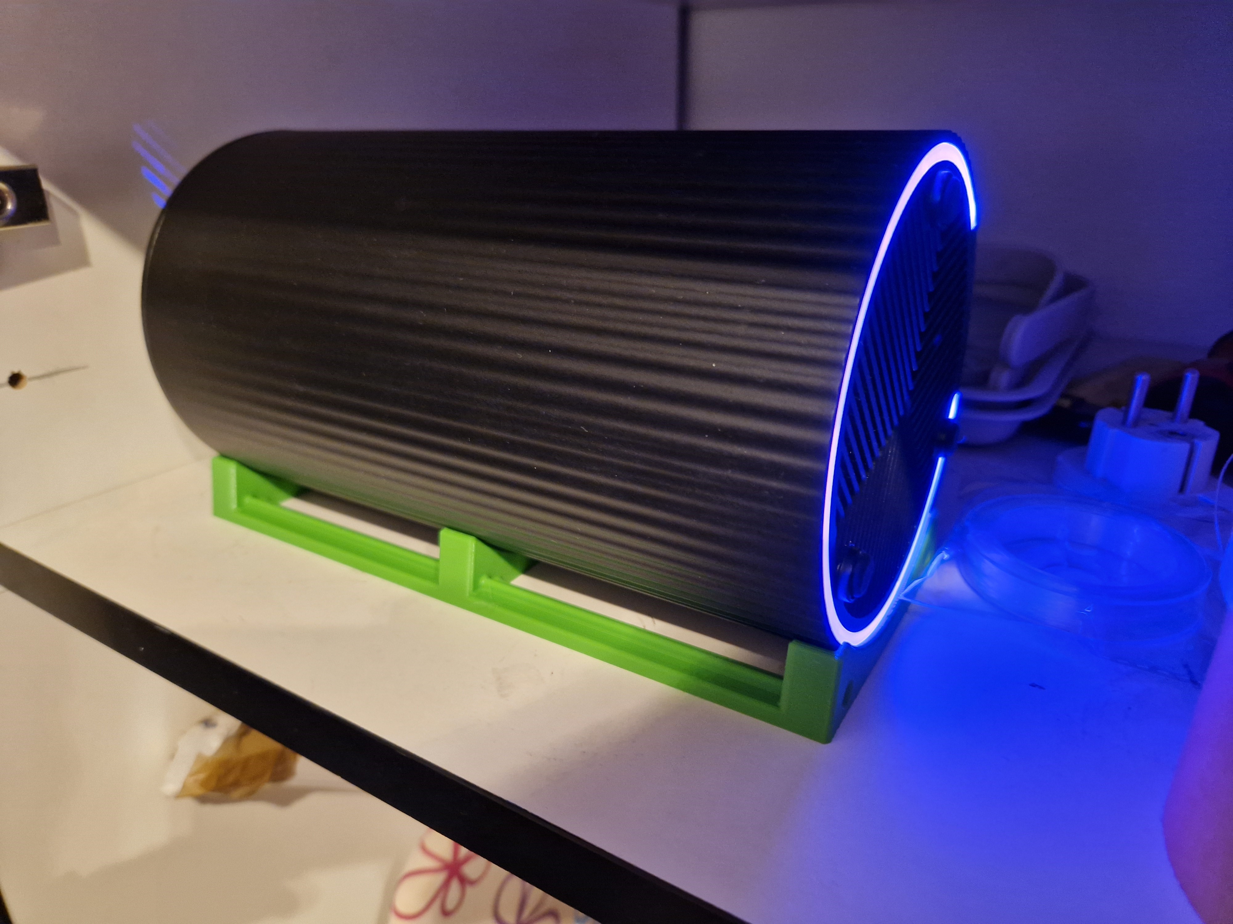 Play modem-router vertical stand (for BOX NET ROUTER HFC)