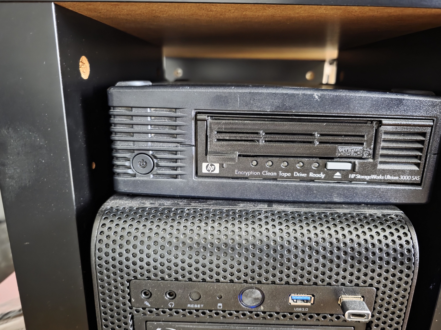 HP StorageWorks Ultrium 3000 SAS door
