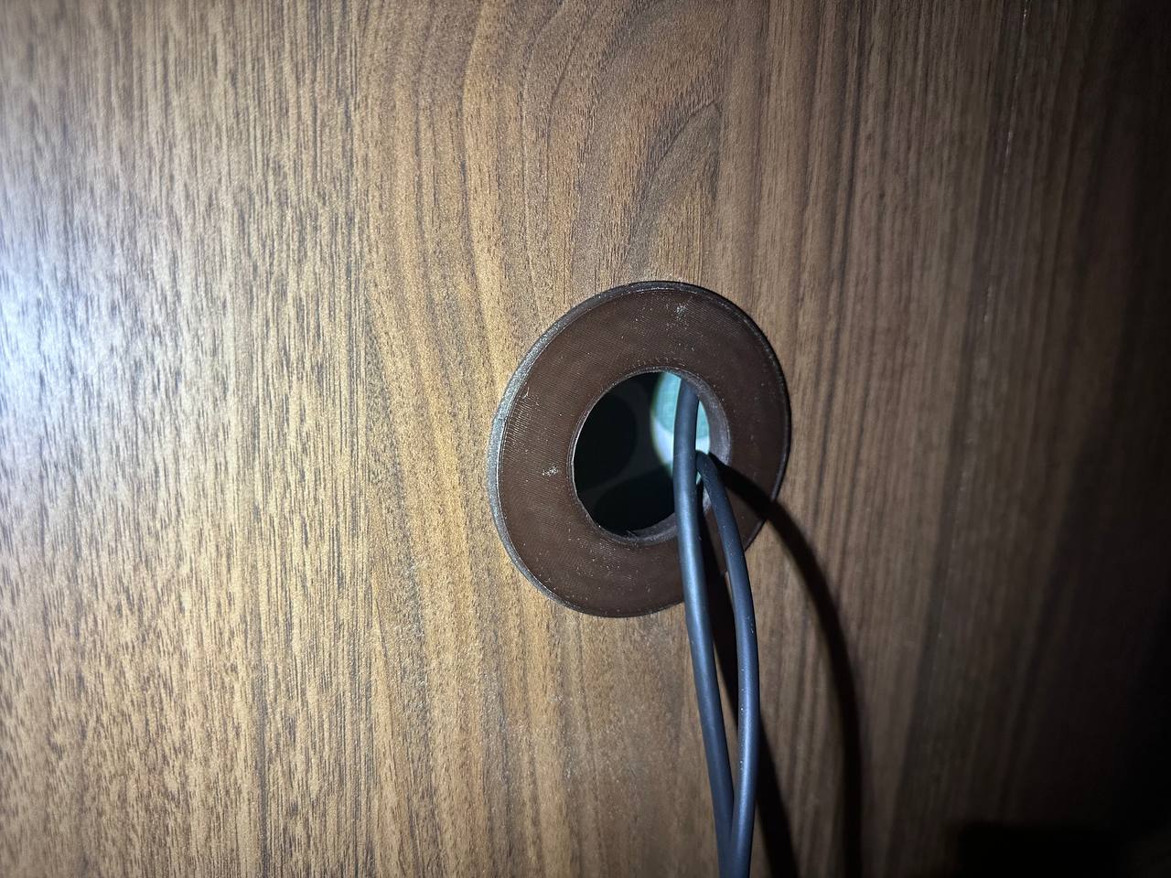 cable hole cover / protection (threaded fixture)