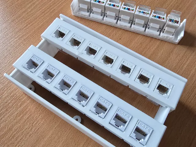 Keystones box for wall mount