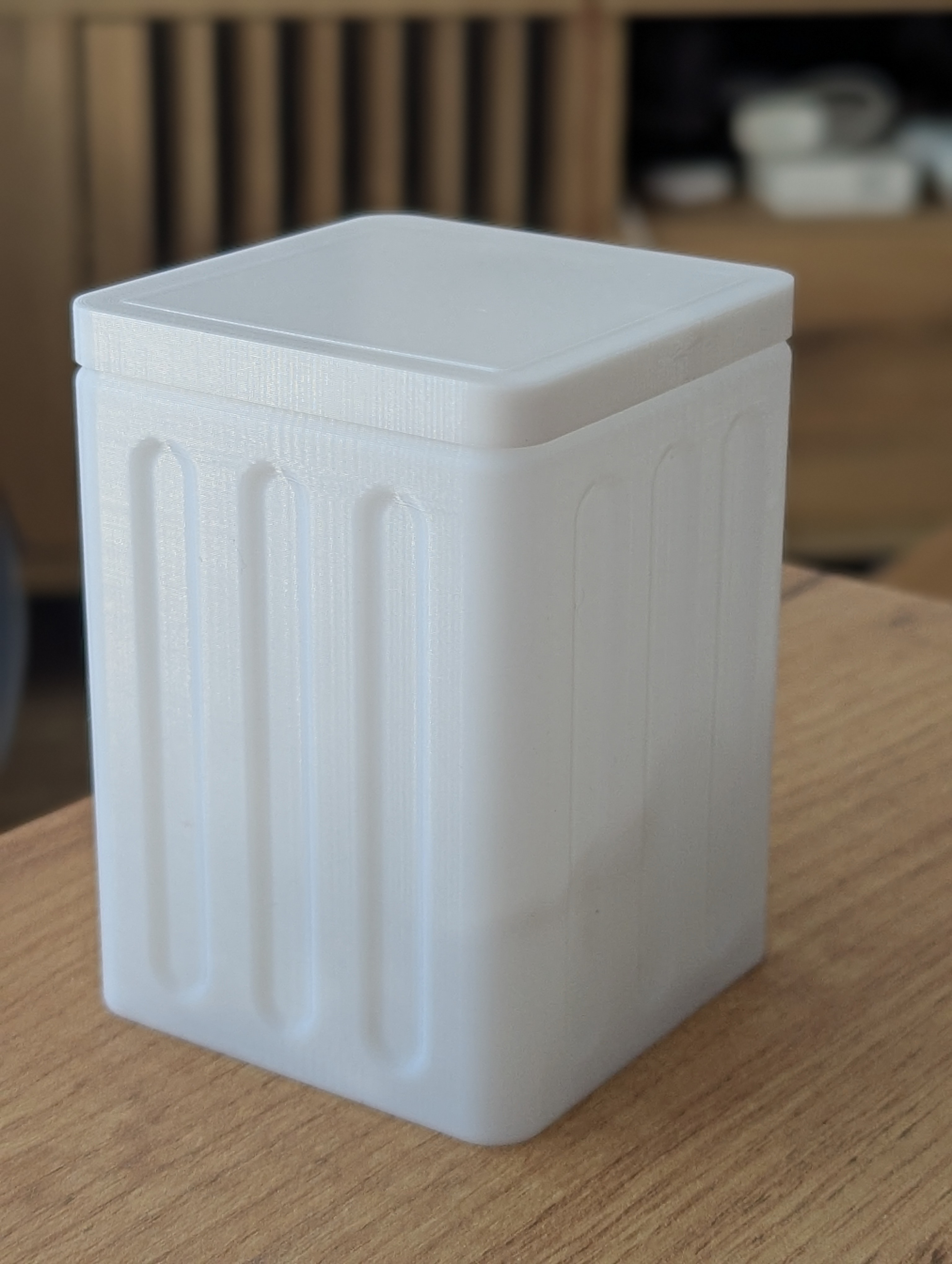 Trash can - a box with a rotating lid (in vase mode)