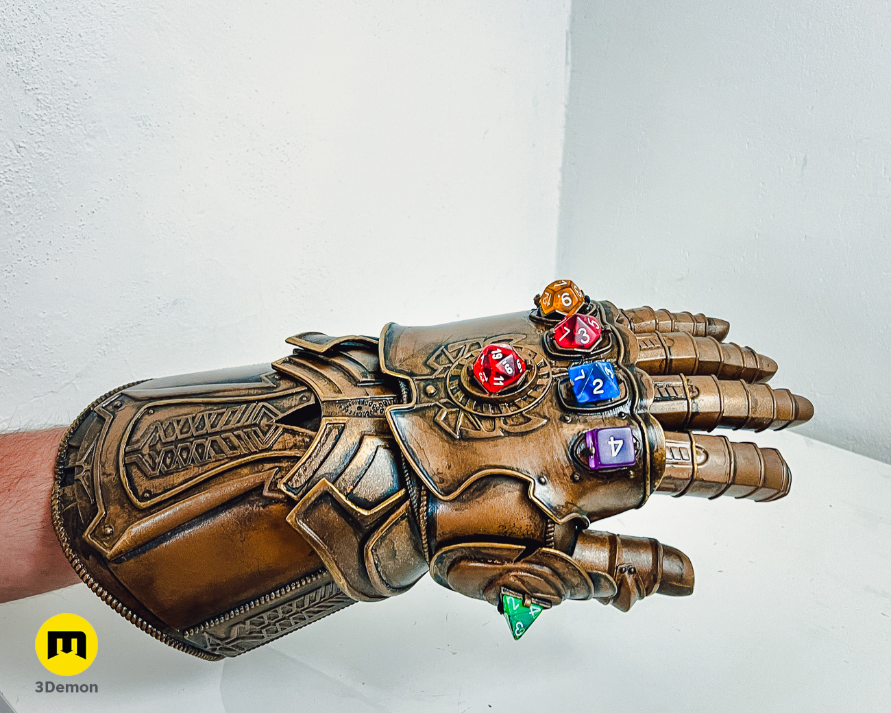 The Infinity Gauntlet – Wearable DnD Dice Holder — miniatura 28