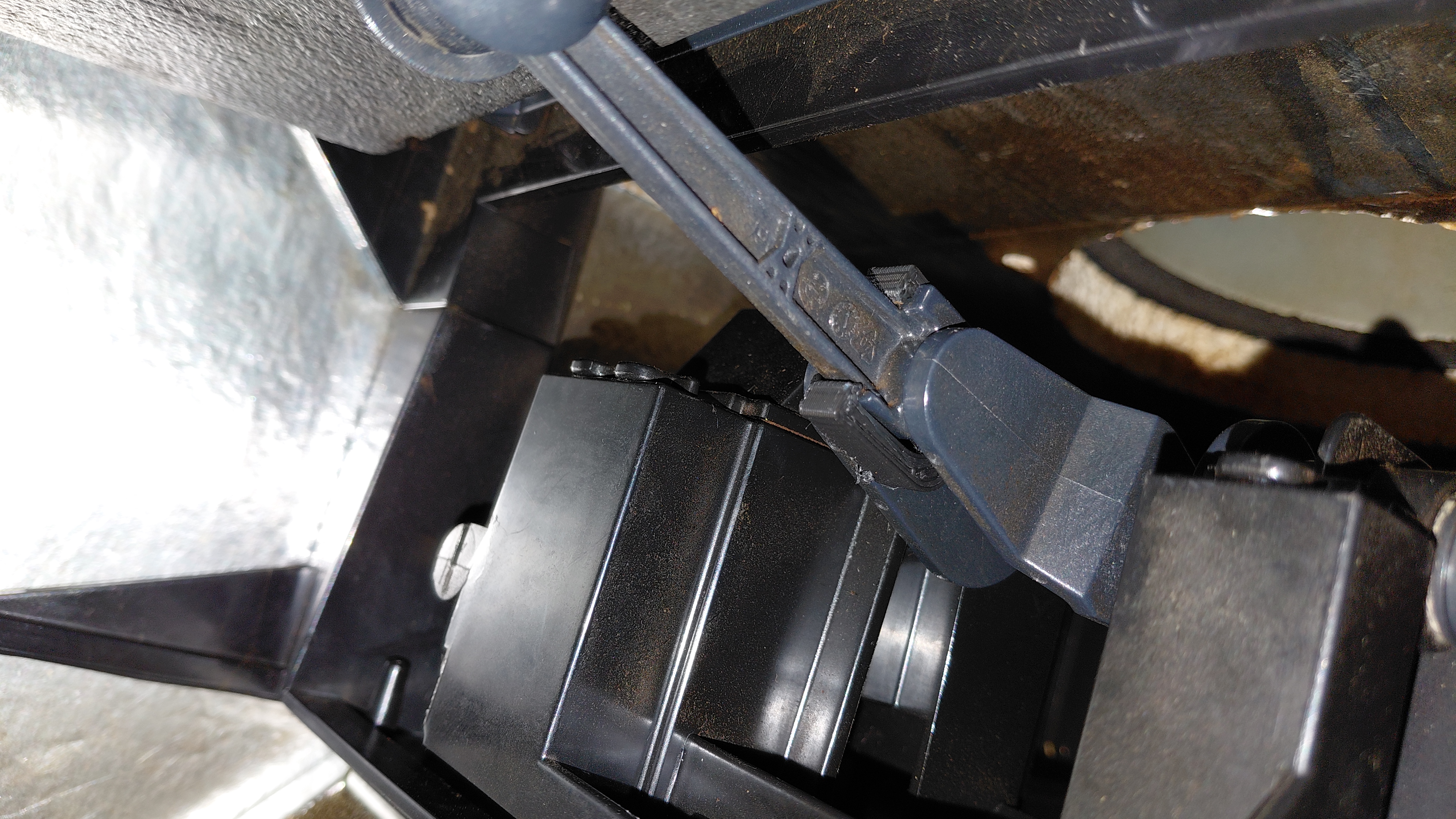 clip for Air exchanger door opener