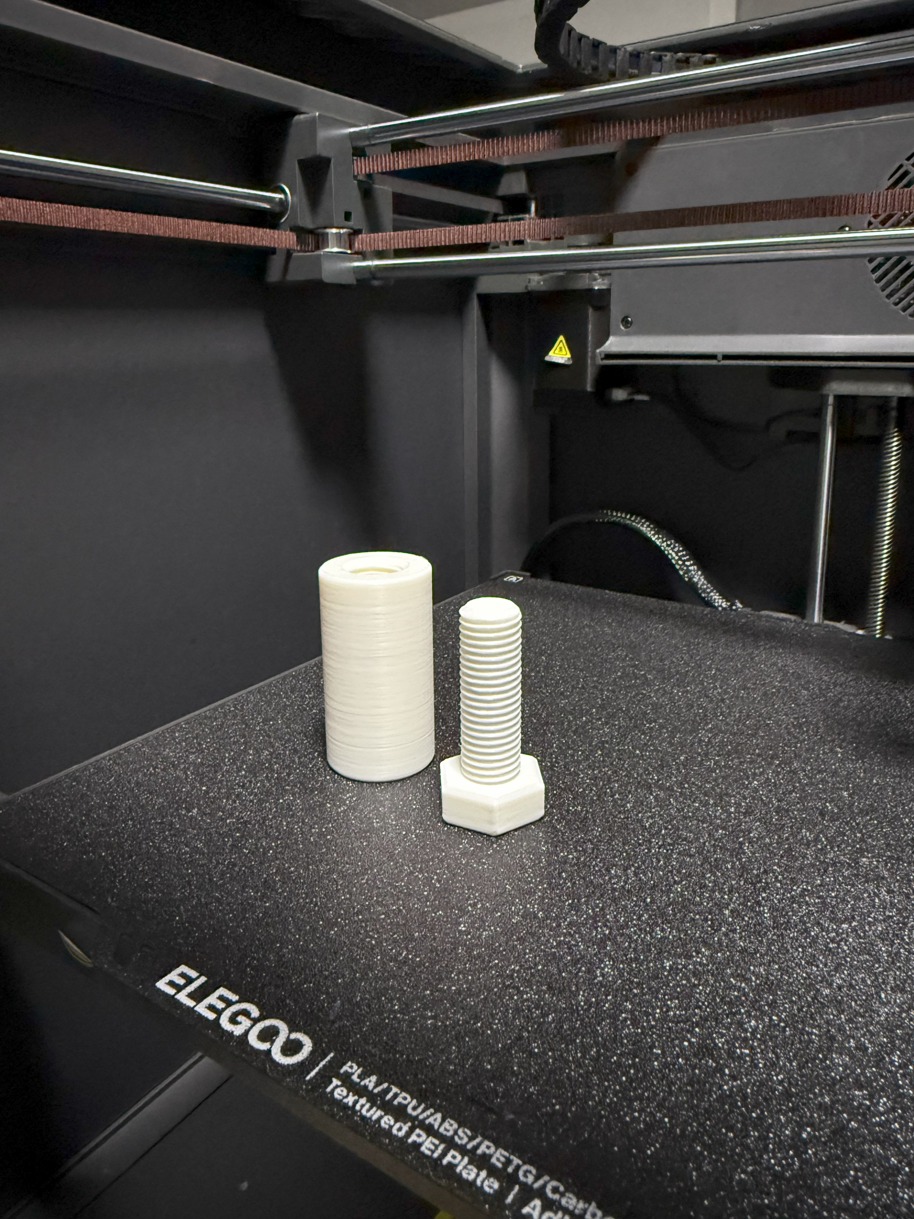 Height adjutable GPU riser/stand